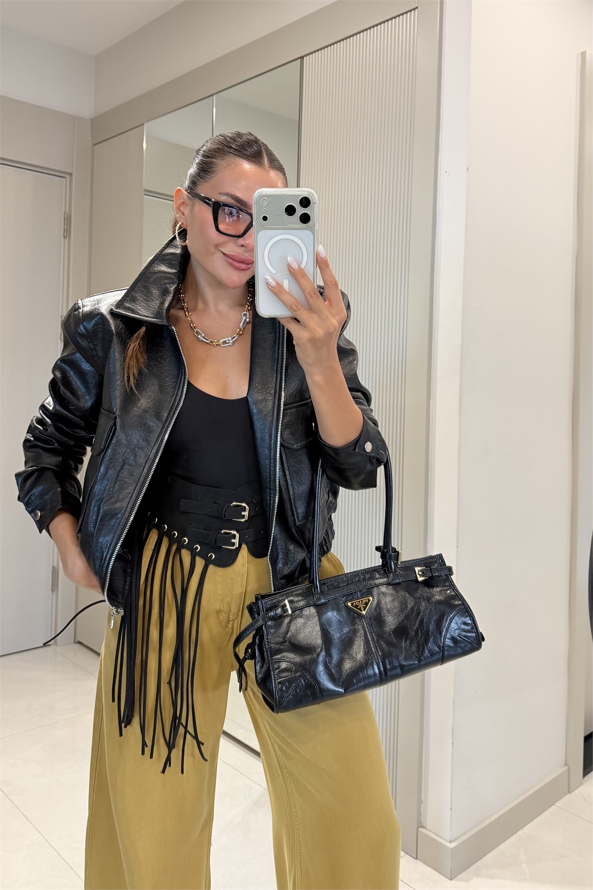 Charlotte Siyah Dokulu Vatkalı Deri Ceket