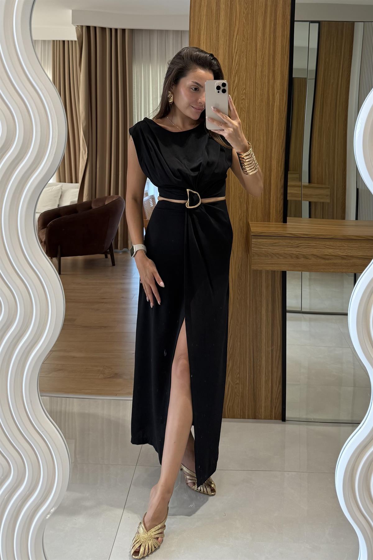 Cheren Siyah Aksesuarlı Bel Dekolteli Elbise