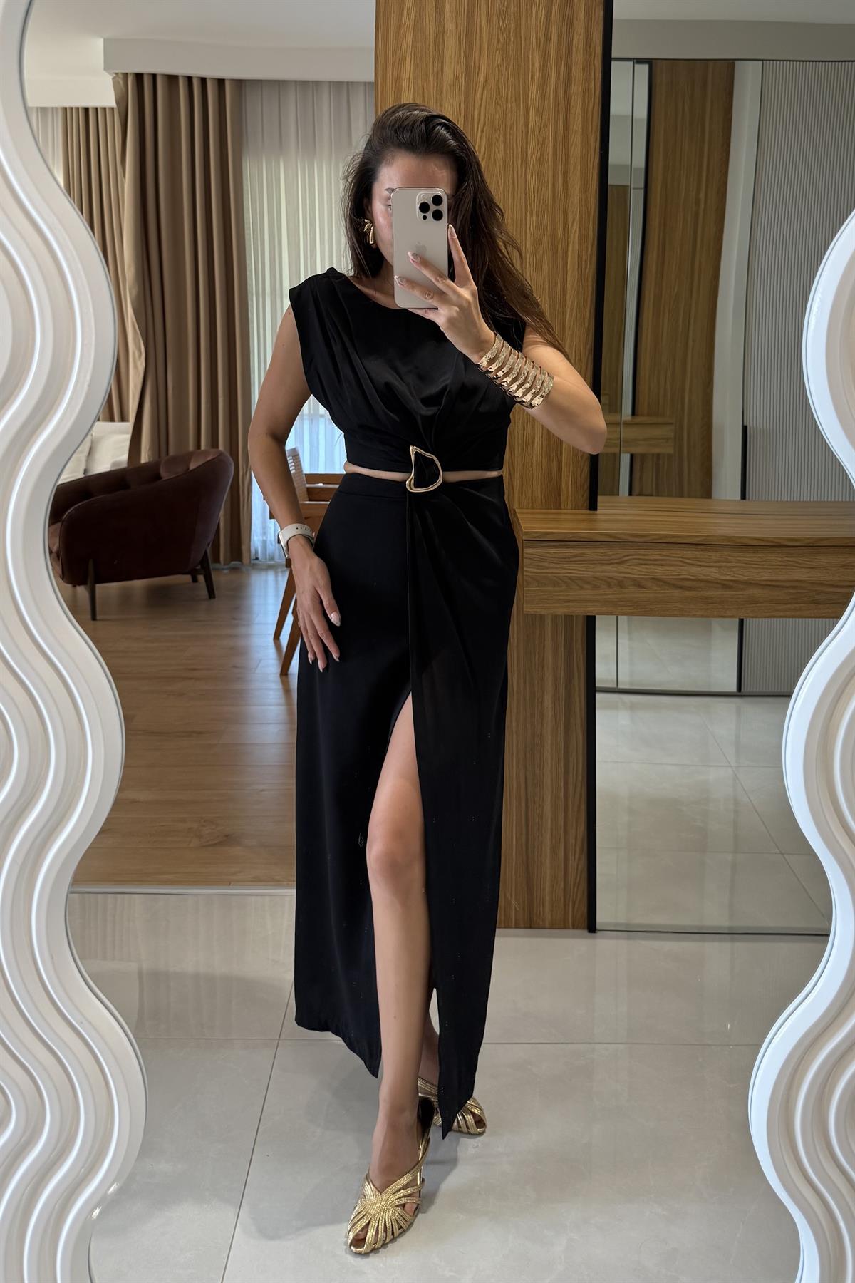 Cheren Siyah Aksesuarlı Bel Dekolteli Elbise