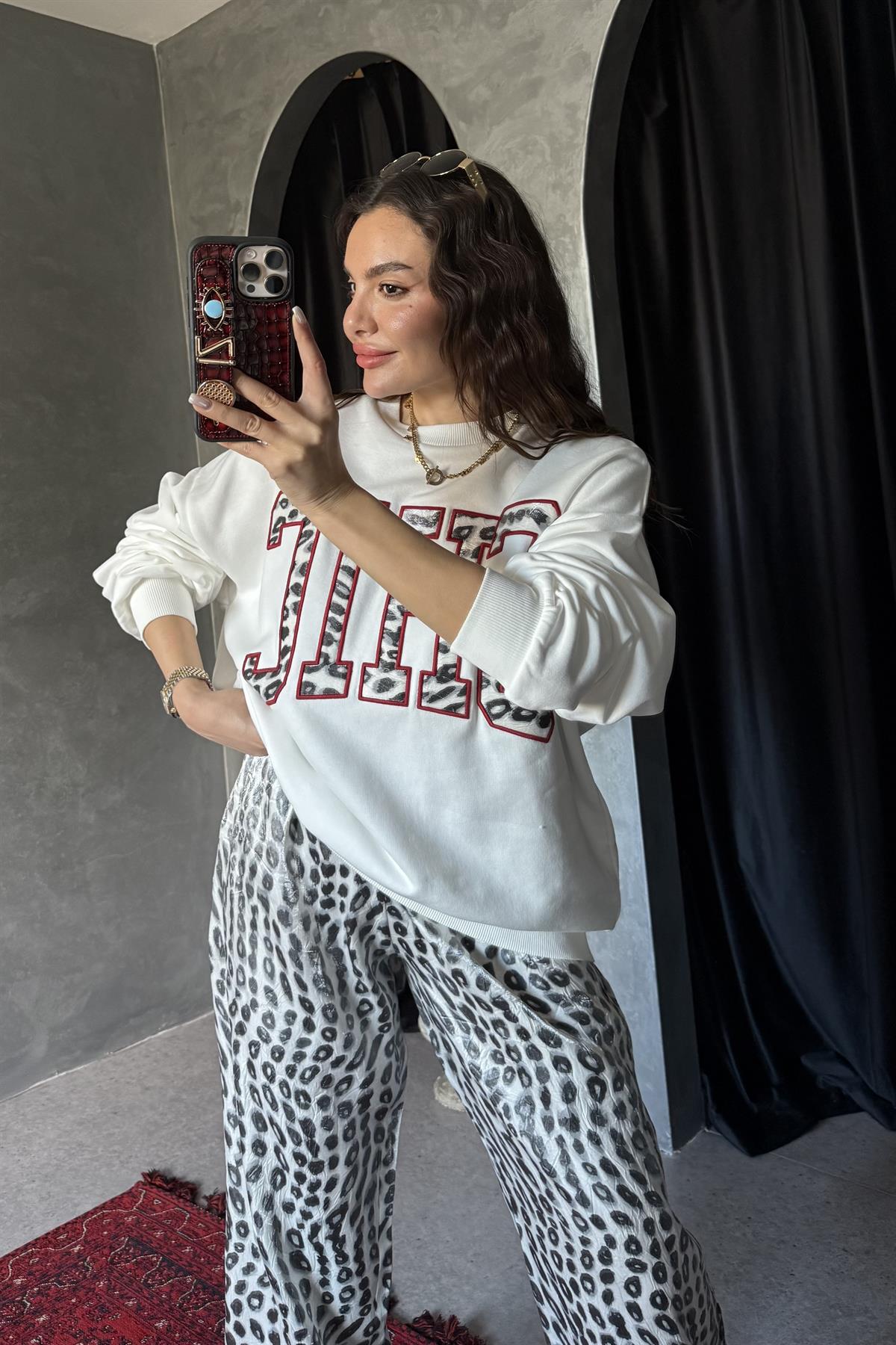 Chıc Leopar Yazılı Beyaz Sweatshirt