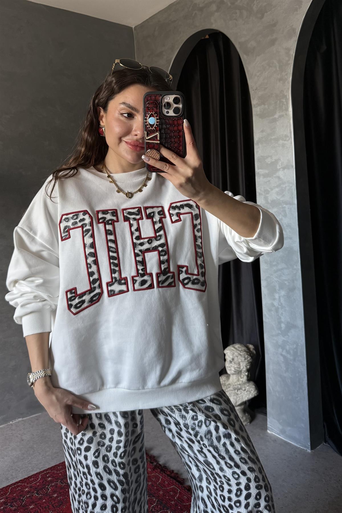 Chıc Leopar Yazılı Beyaz Sweatshirt