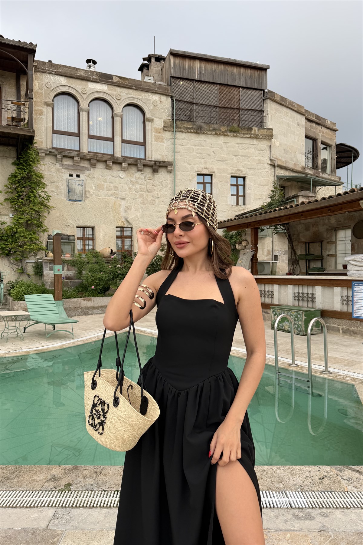 Clara Siyah Yırtmaçlı Boyundan Bağlamalı Elbise