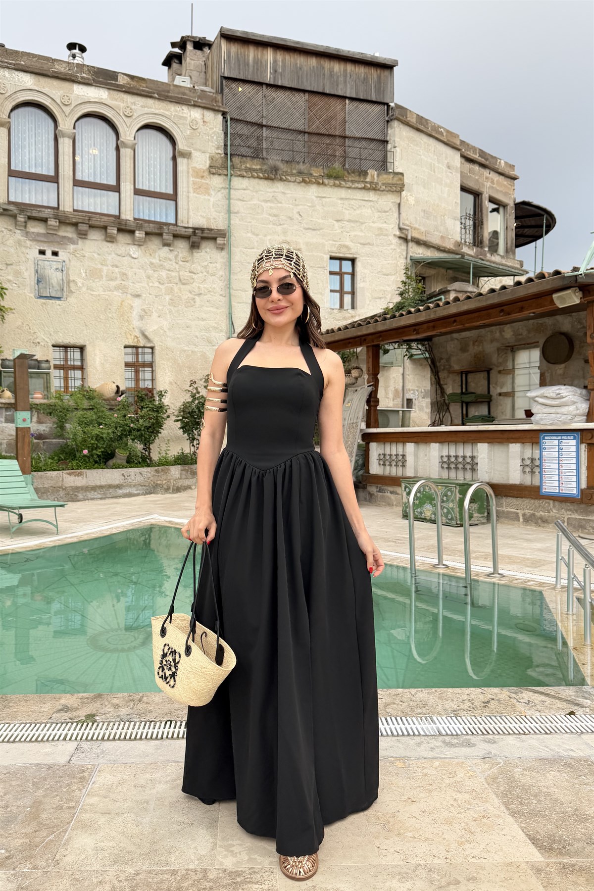 Clara Siyah Yırtmaçlı Boyundan Bağlamalı Elbise