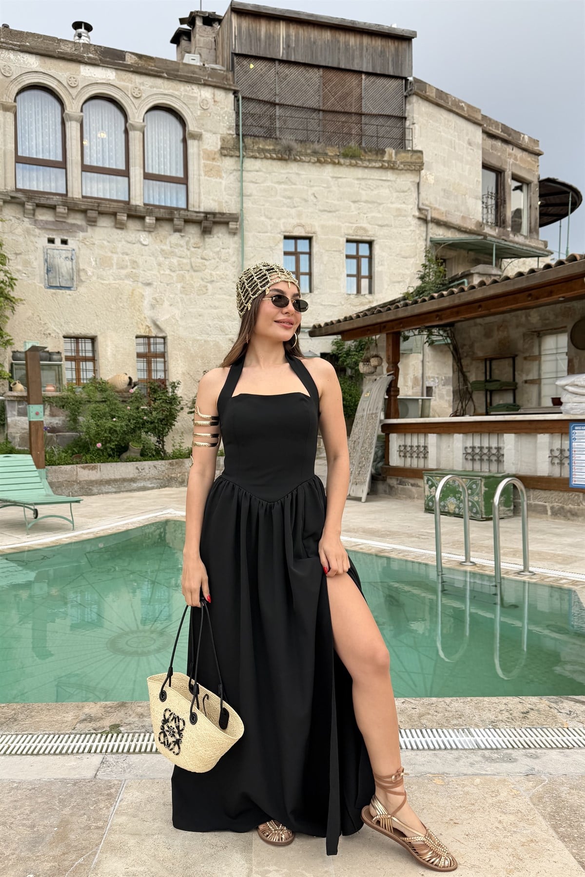 Clara Siyah Yırtmaçlı Boyundan Bağlamalı Elbise
