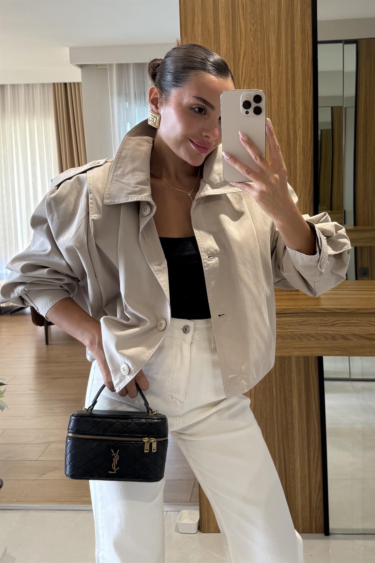 Clara Taş Pile Detaylı Kısa Ceket