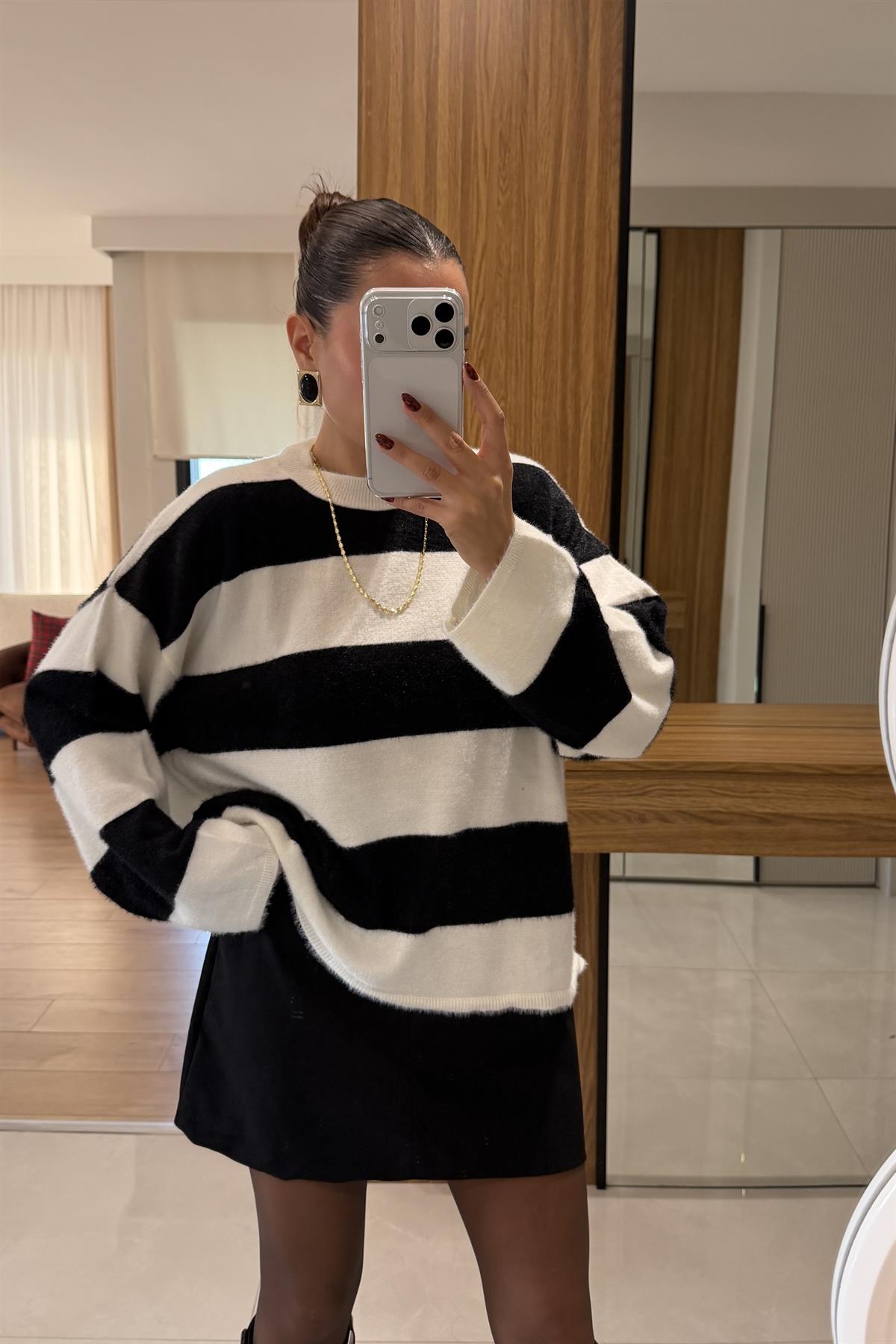 Clyde Yumoş Çizgili Kazak