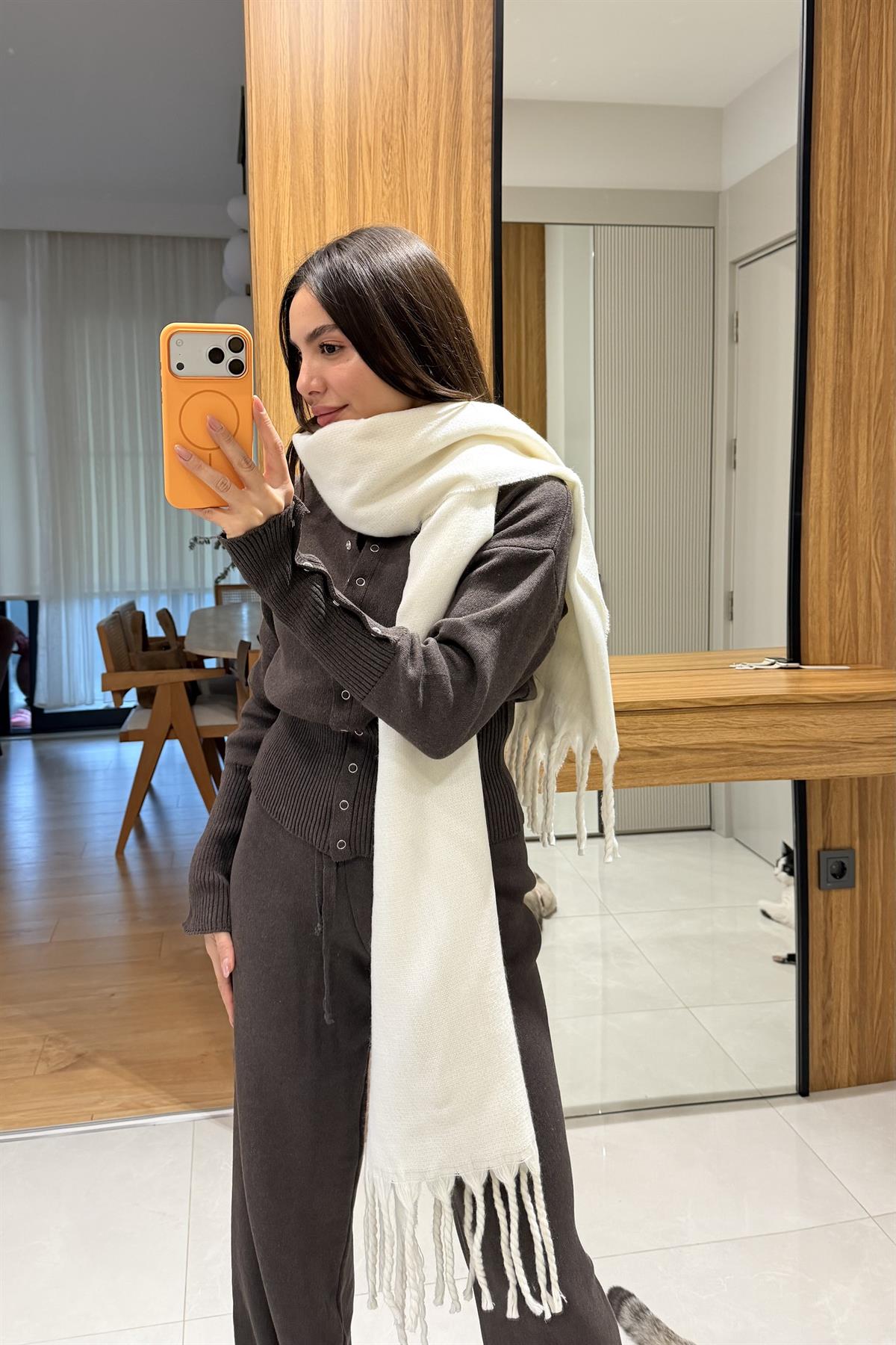Coacy Beyaz Saçak Uçlu Atkı 