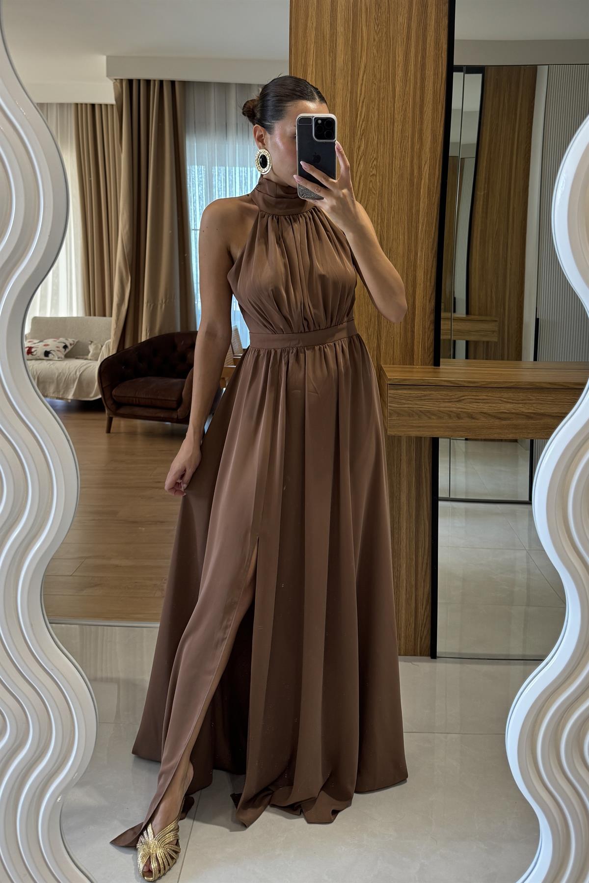 Conner Kahverengi Halter Yaka Elbise