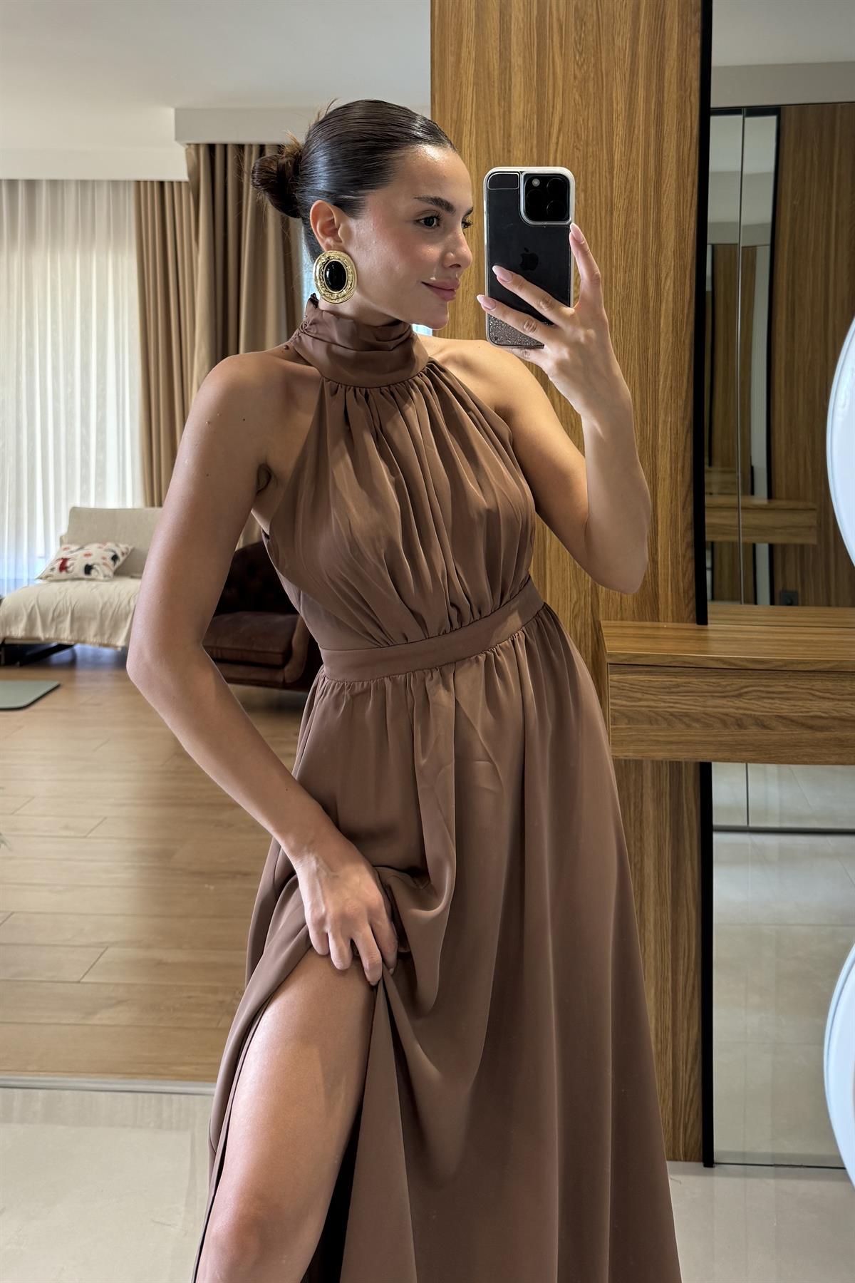 Conner Kahverengi Halter Yaka Elbise