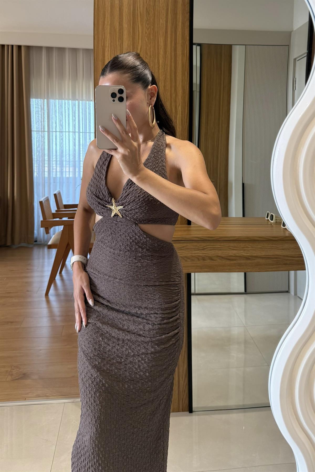 Darel Kahve Deniz Yıldızı Aksesuarlı Elbise