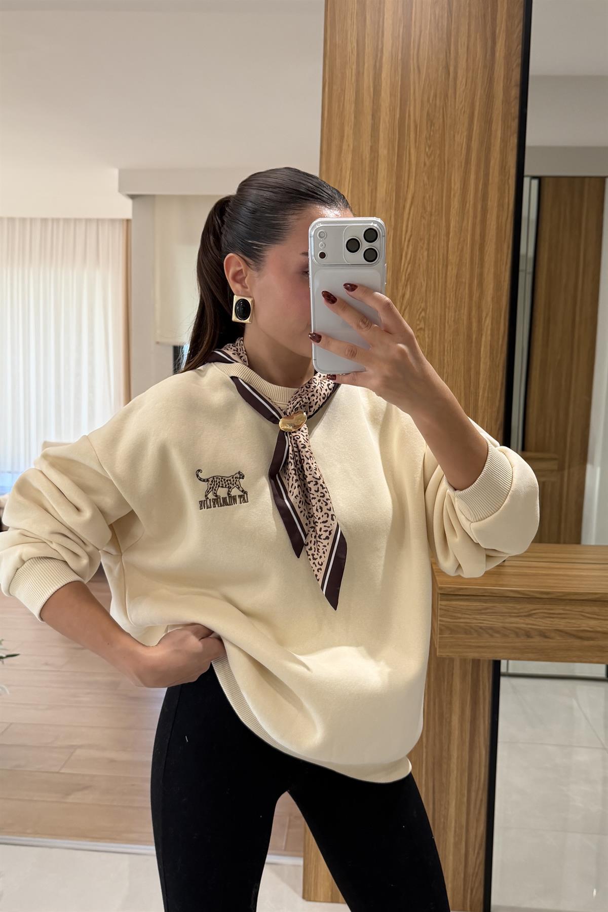 Deer Bej Fular Detaylı Tasarım Sweatshirt