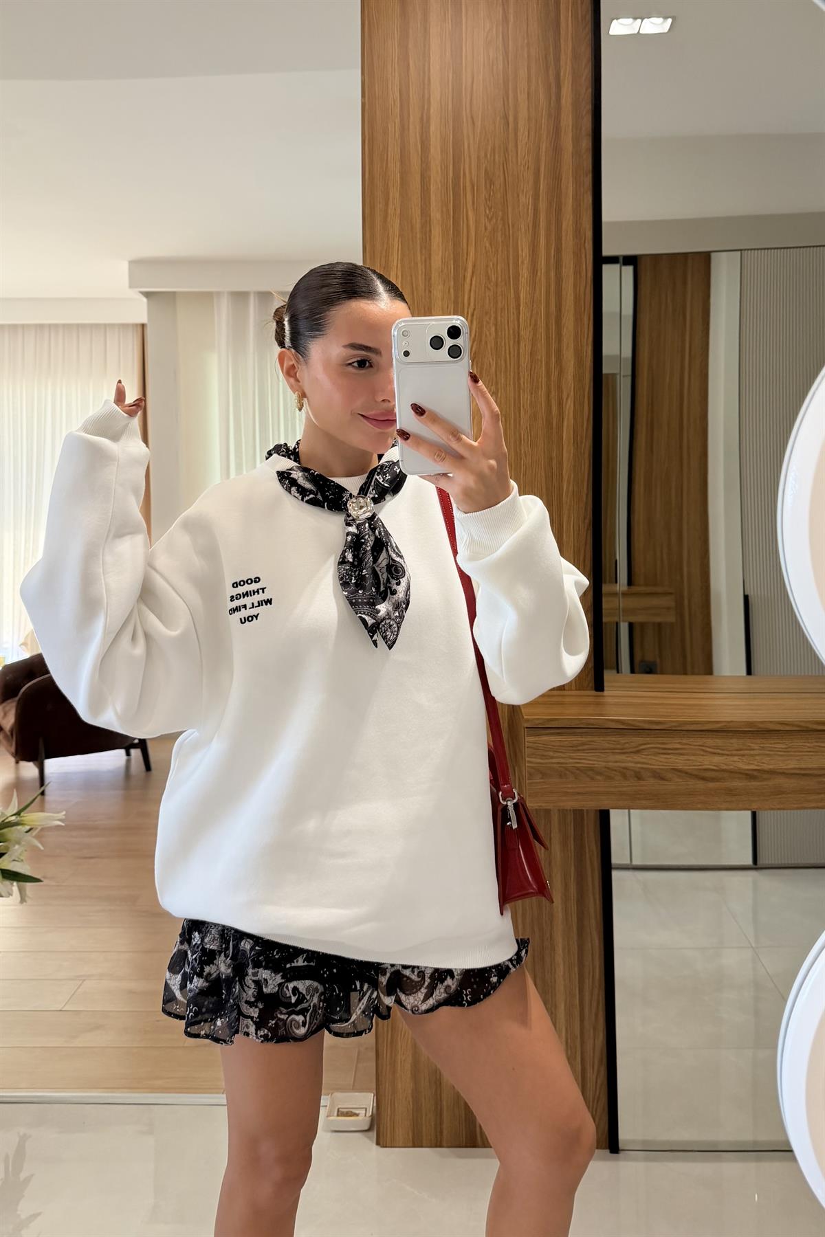 Deer Beyaz Fular Detaylı Tasarım Sweatshirt