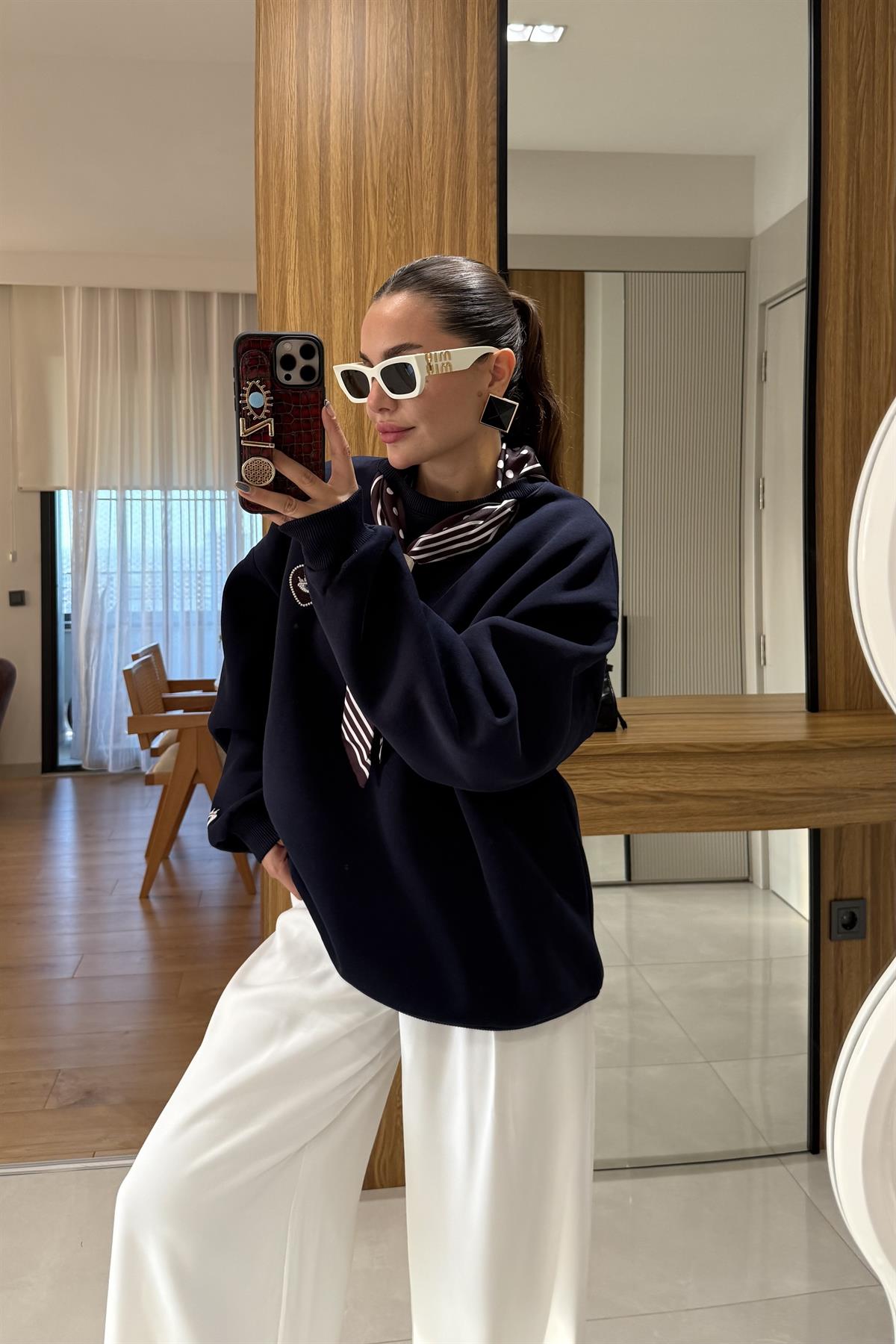 Deer Lacivert Fular Detaylı Tasarım Sweatshirt