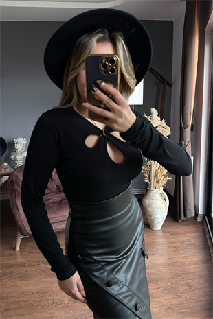 Dekolteli siyah crop