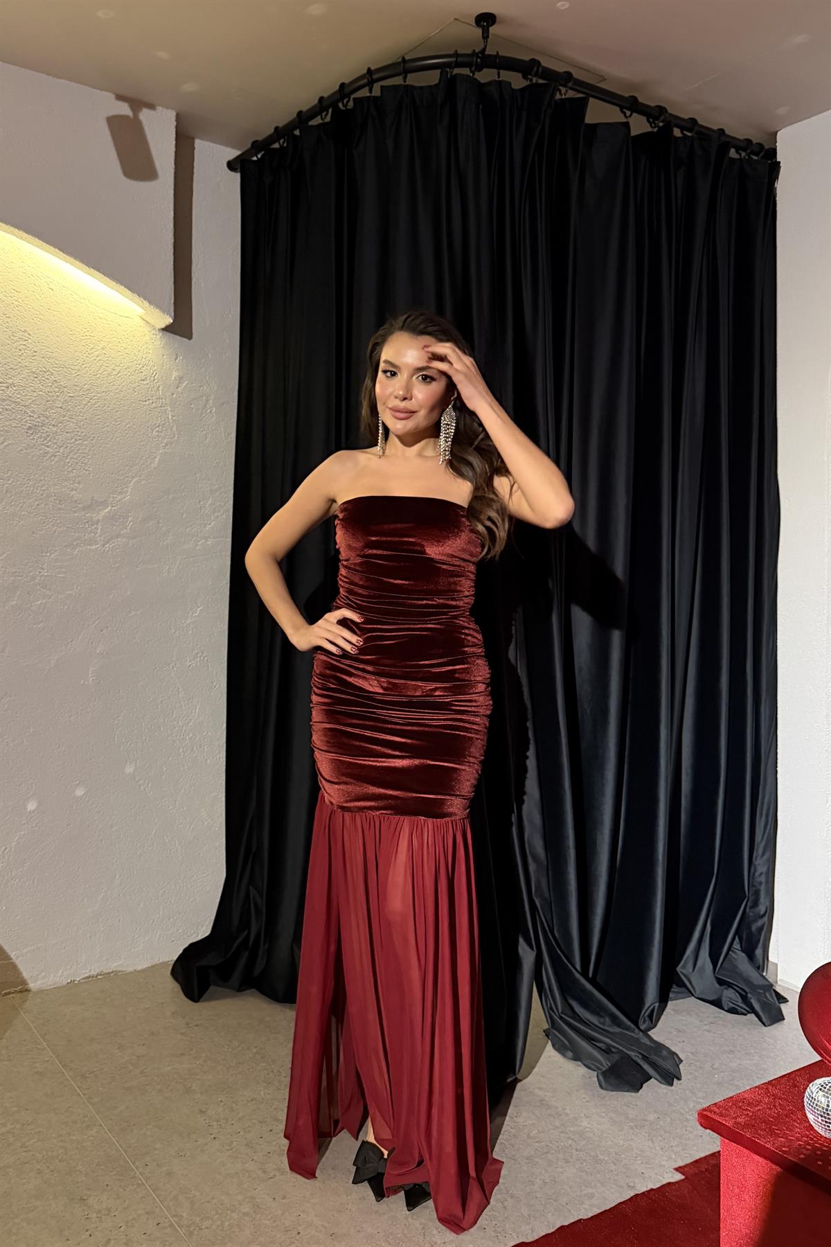 Demeter Bordo Straplez Tül Detaylı Elbise