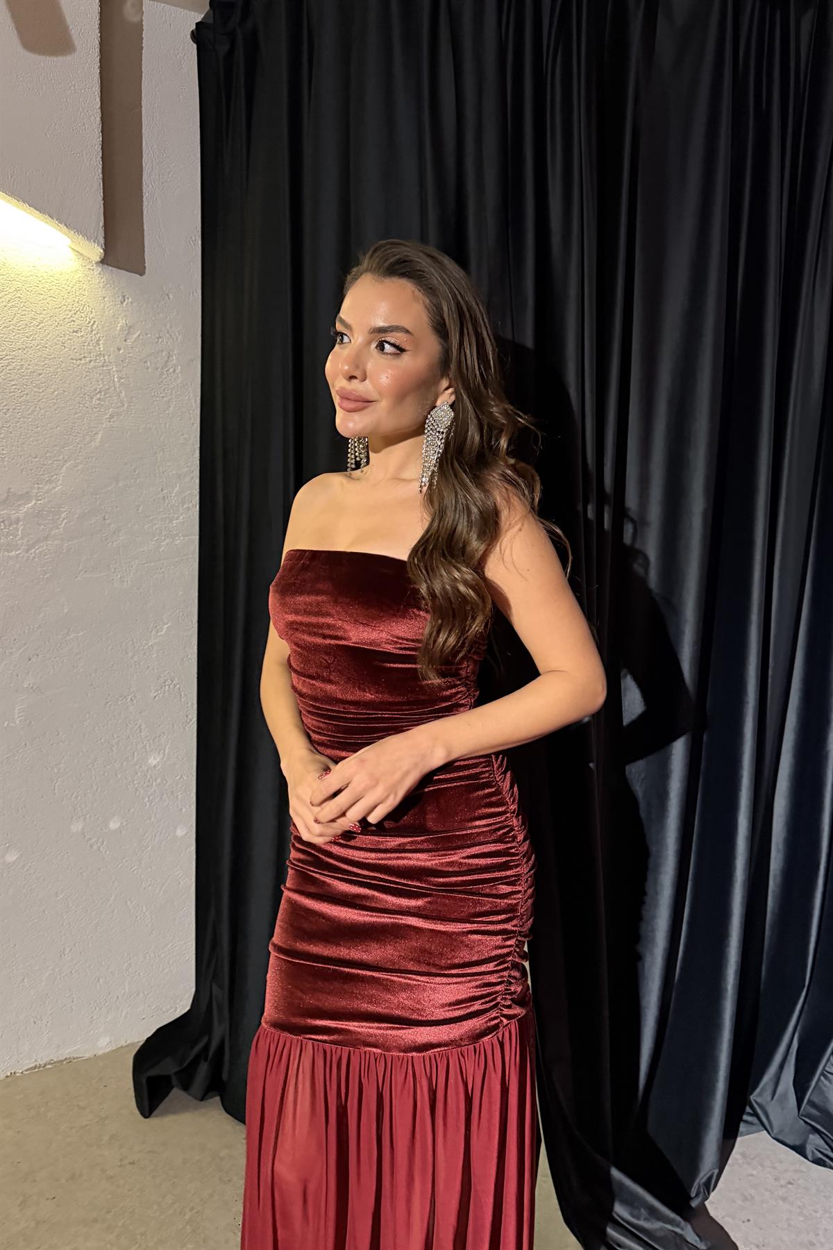 Demeter Bordo Straplez Tül Detaylı Elbise