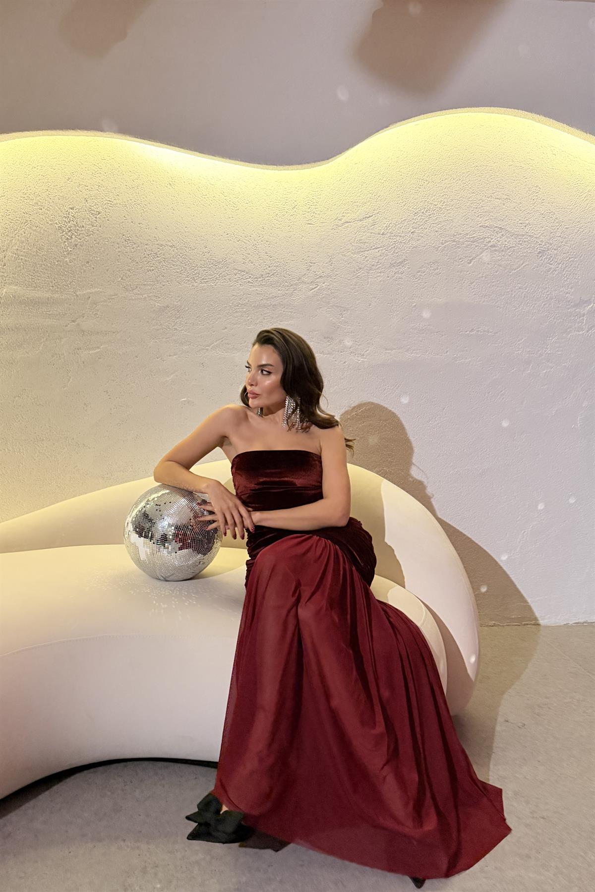 Demeter Bordo Straplez Tül Detaylı Elbise