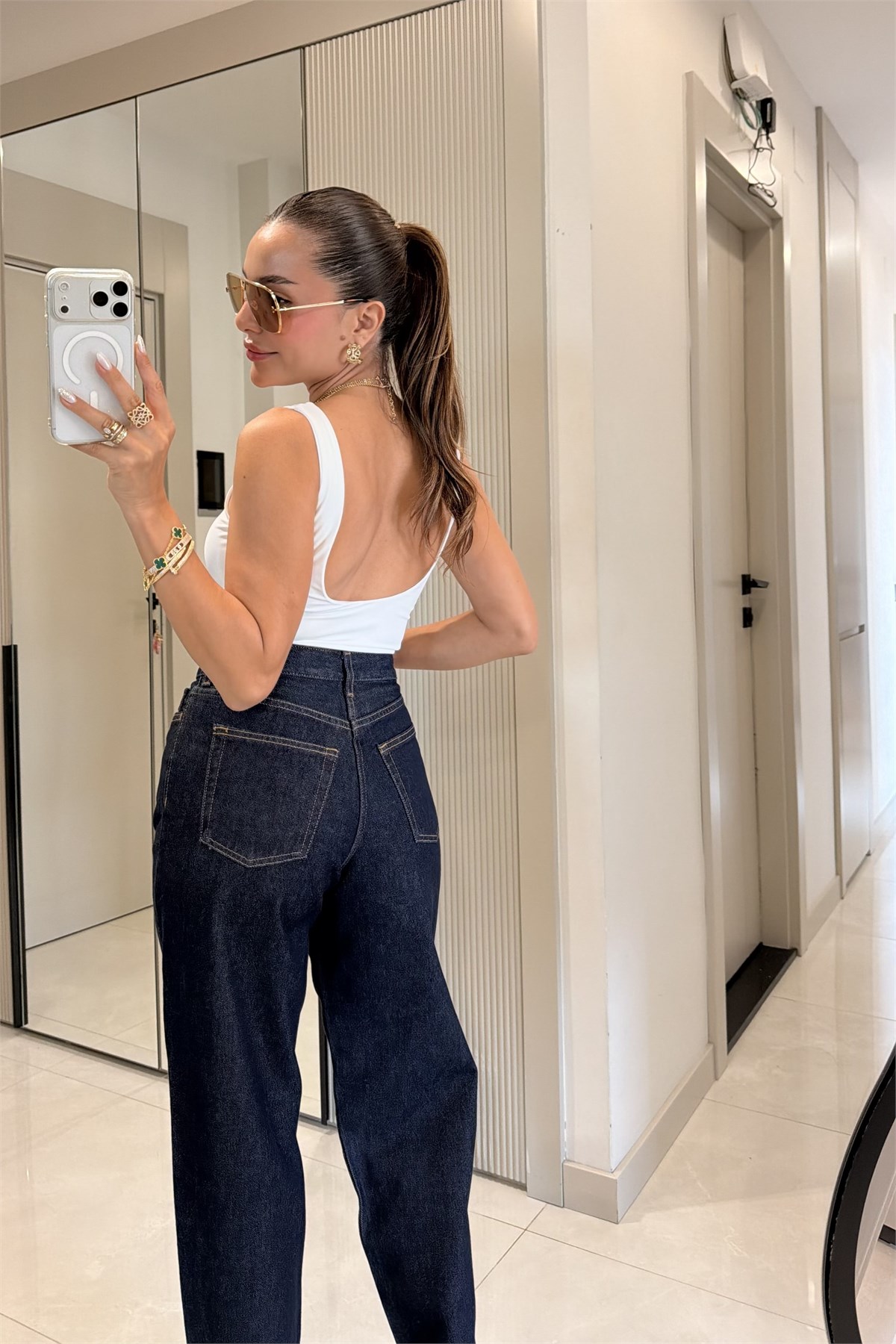 Denvis Beyaz Dekolteli Basic Bodysuit