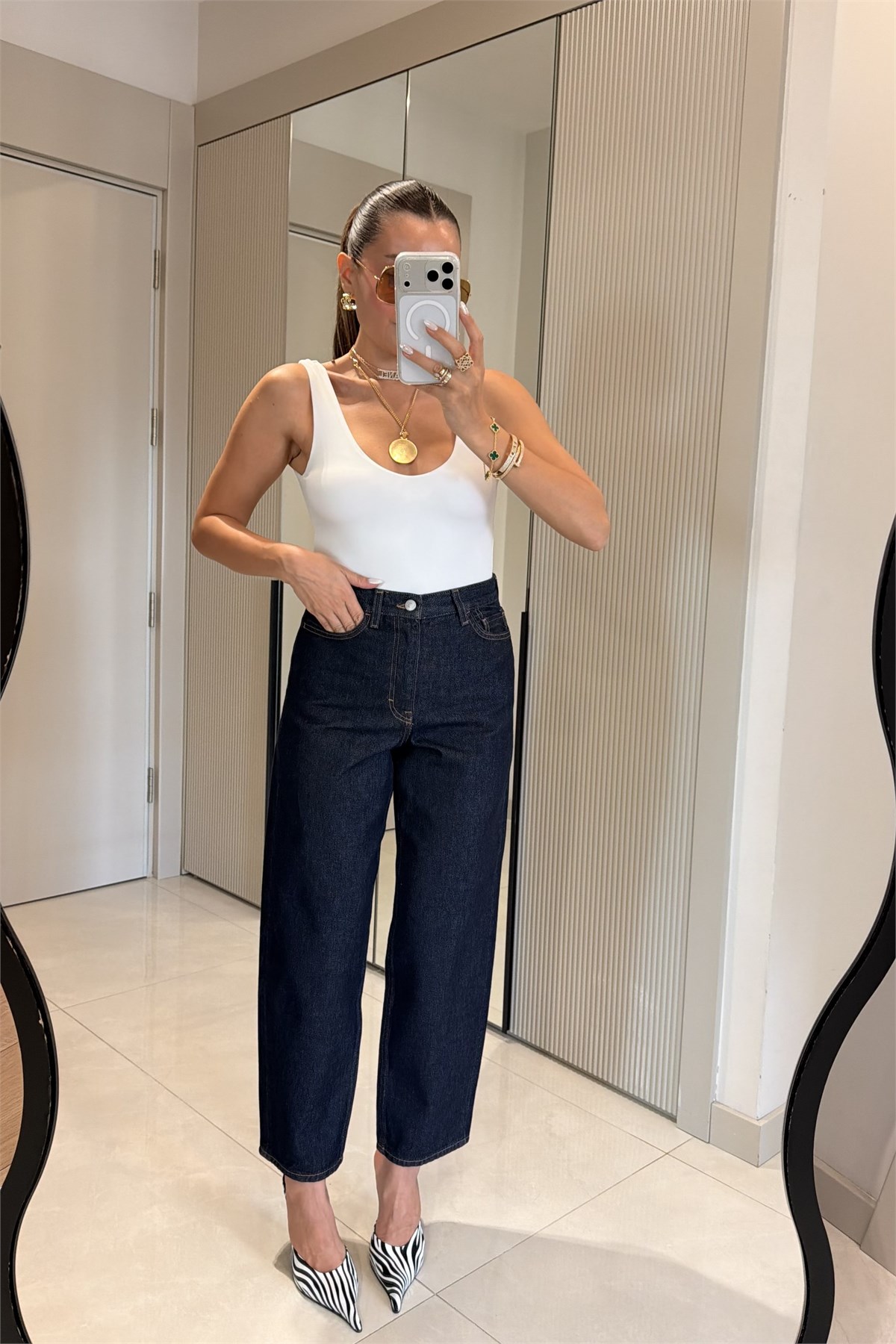 Denvis Beyaz Dekolteli Basic Bodysuit