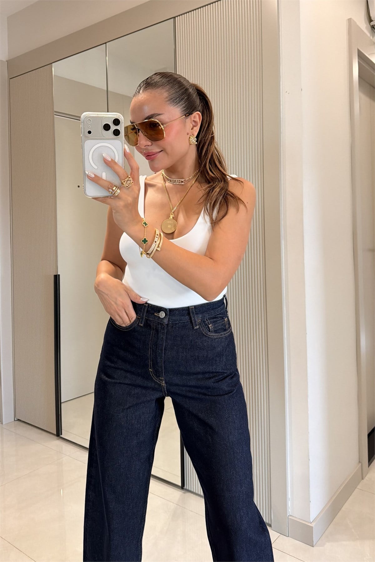 Denvis Beyaz Dekolteli Basic Bodysuit