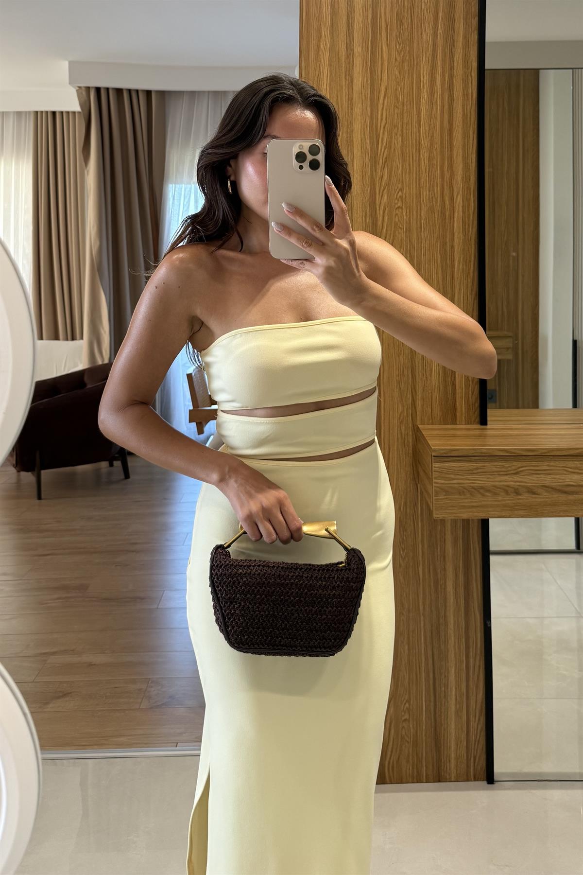 Dina Sarı Dekolte Detaylı Bedeni Saran Elbise