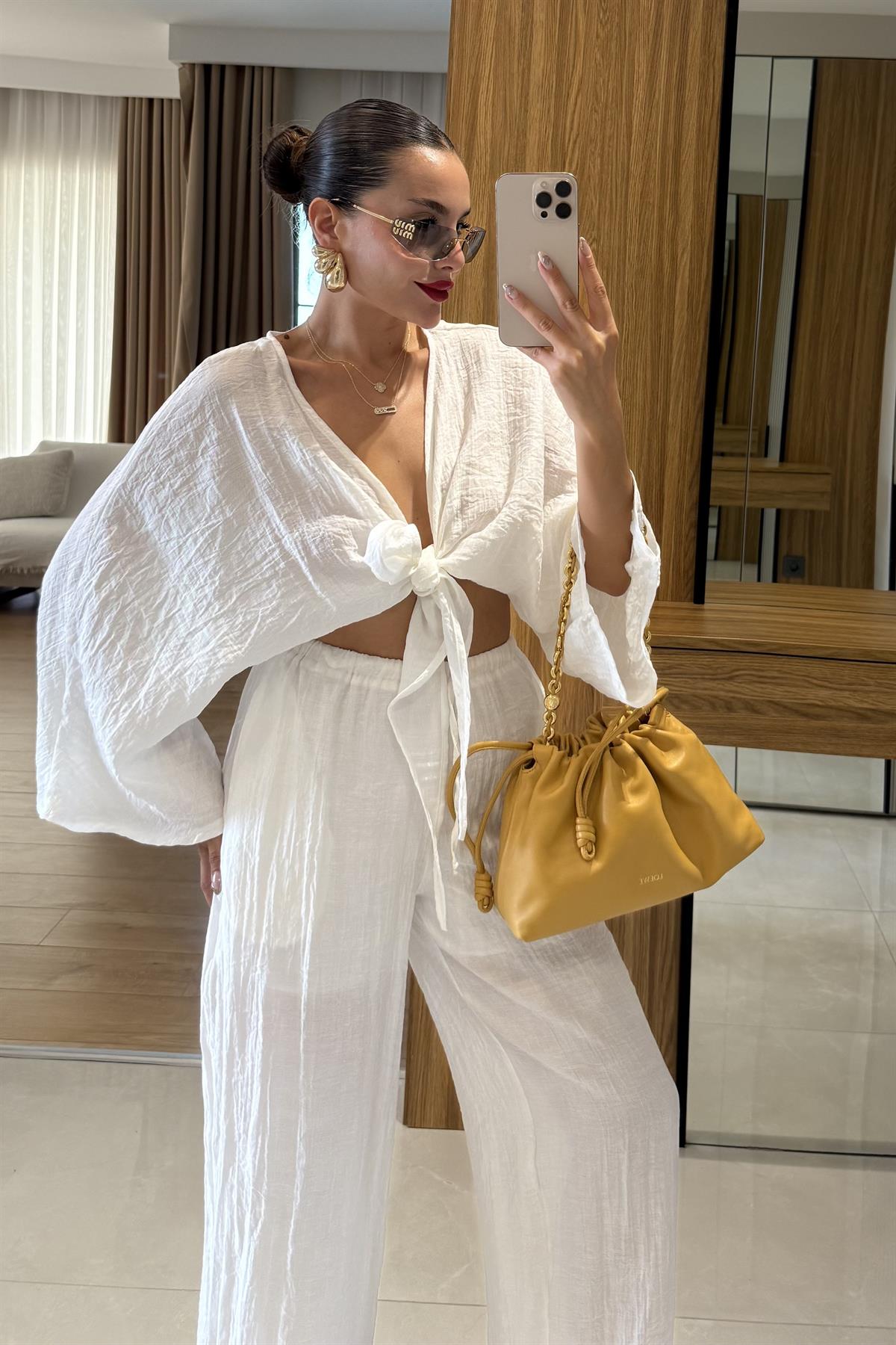 Diora Beyaz Bağlamalı Astarlı Takım