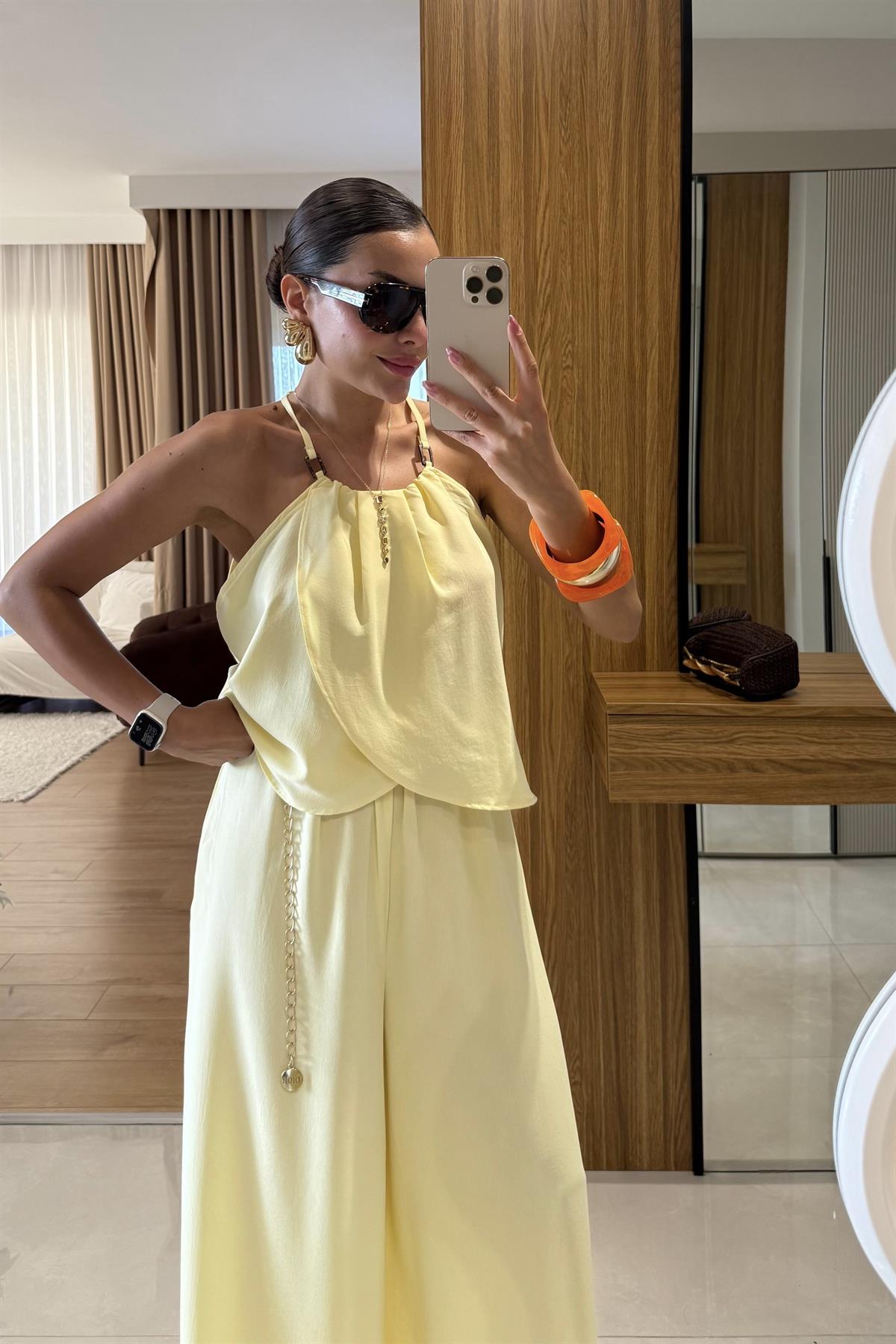 Draya Sarı Boyun Detaylı Pantolonlu Takım