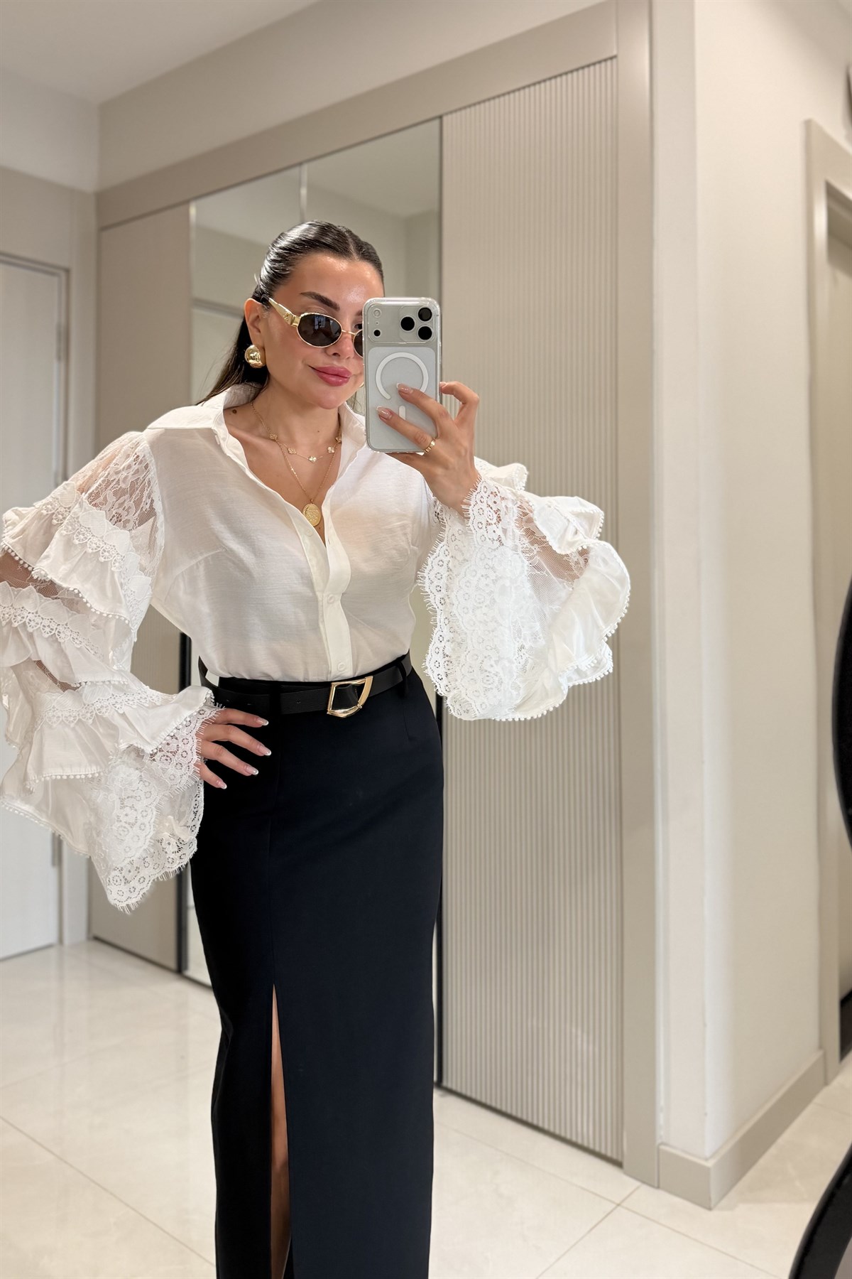 Duke Beyaz İthal Fırfırlı Dantel Kollu Şık Gömlek