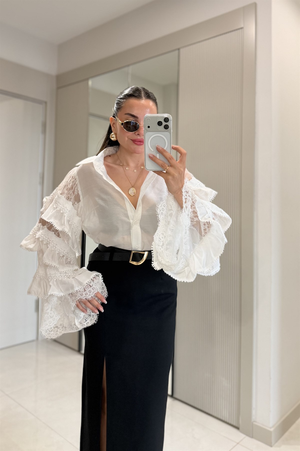 Duke Beyaz İthal Fırfırlı Dantel Kollu Şık Gömlek