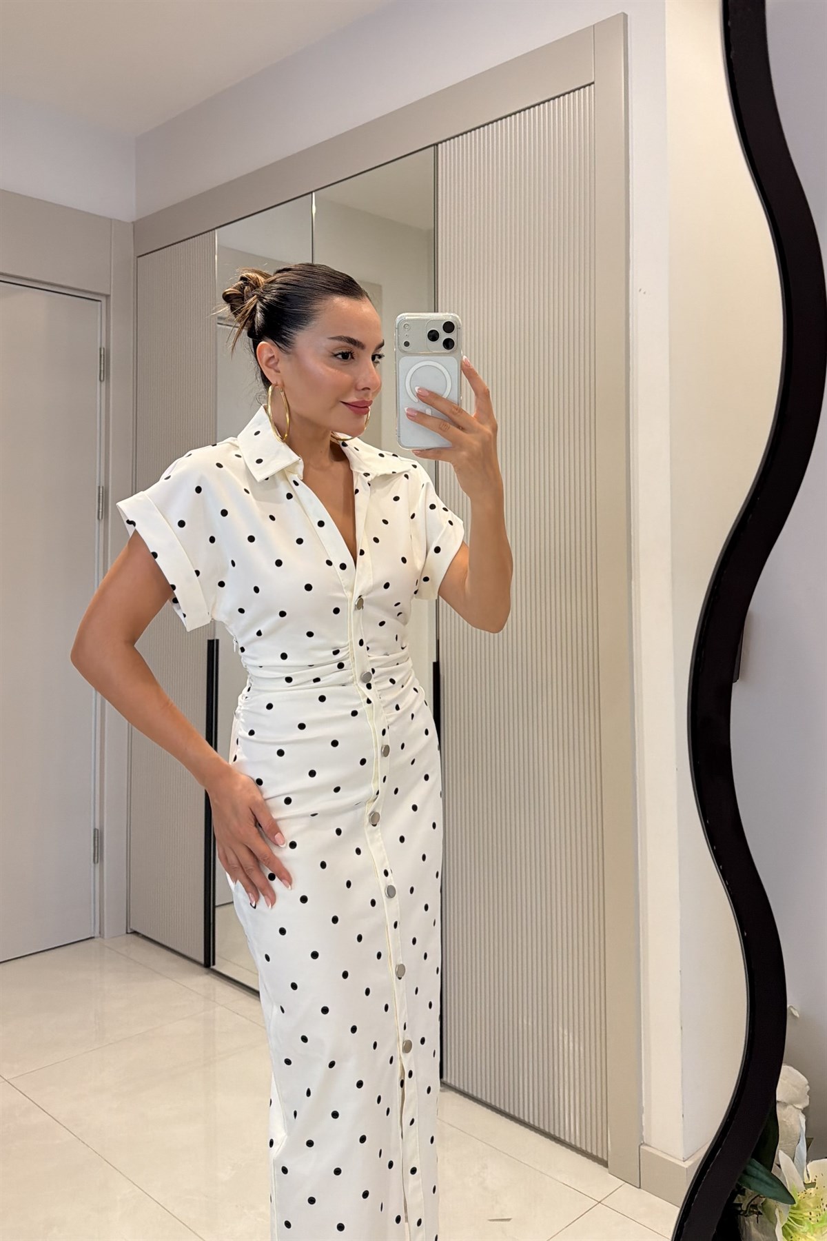 Elara Puantiyeli Düğmeli Midi Elbise