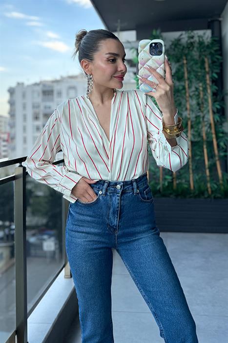 Elis Kırmızı Çizgili Krem Önü Dekolteli Body