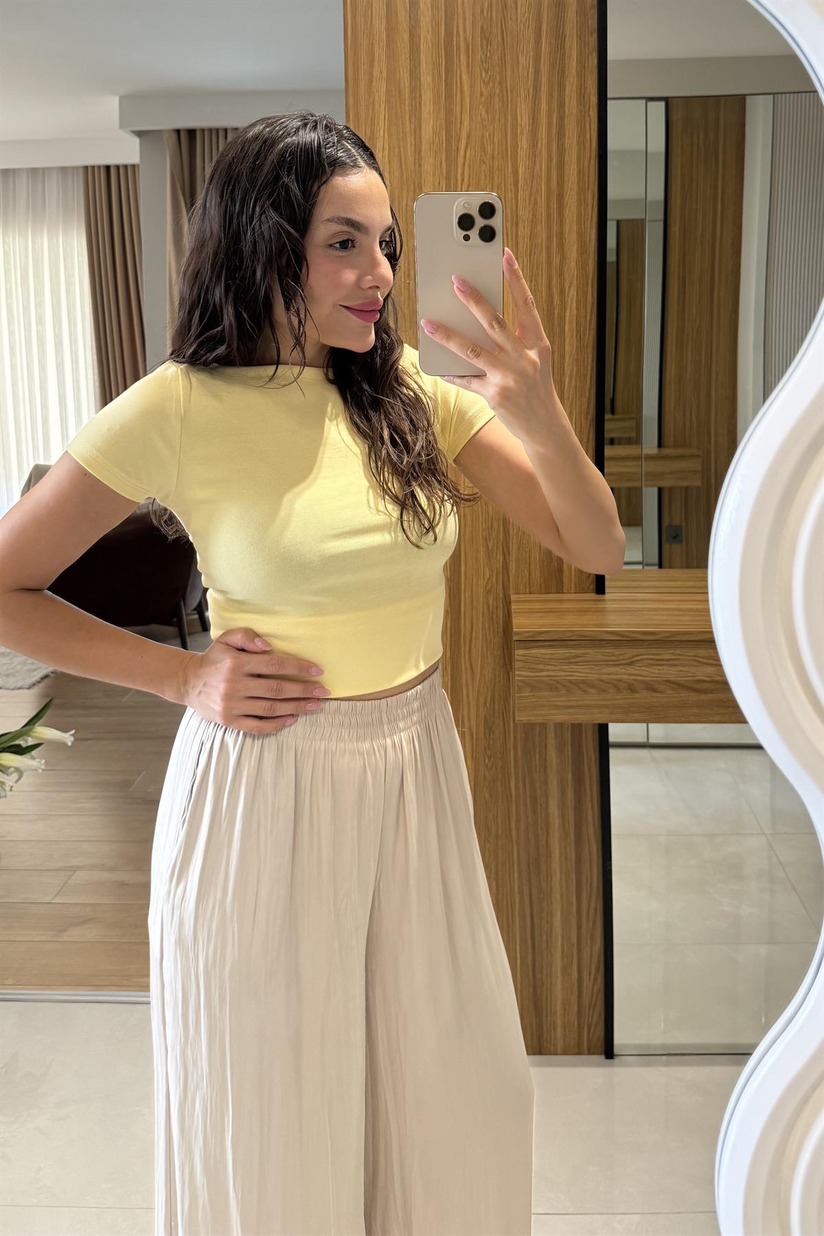 Elisia Sarı Kısa Kollu Düz Body