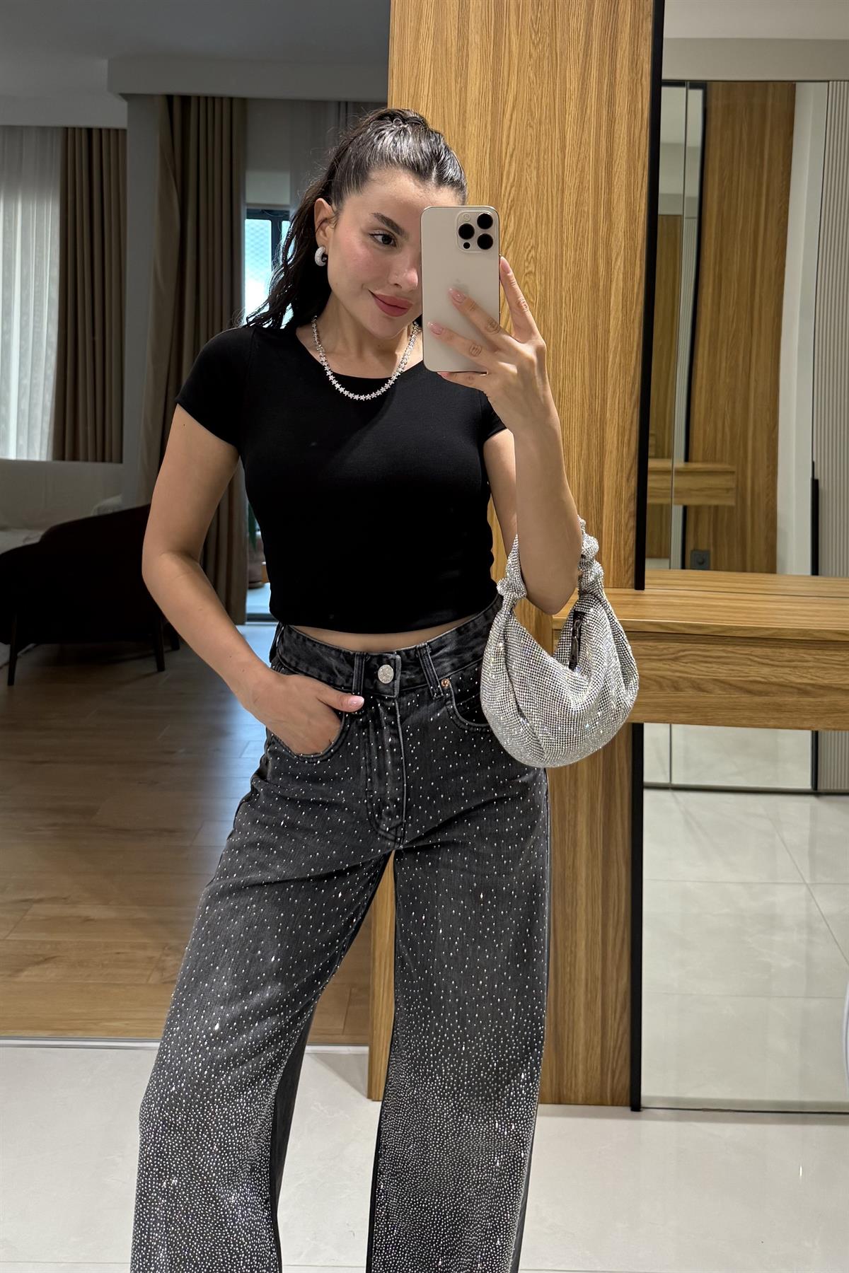 Elisia Siyah Kısa Kollu Düz Body