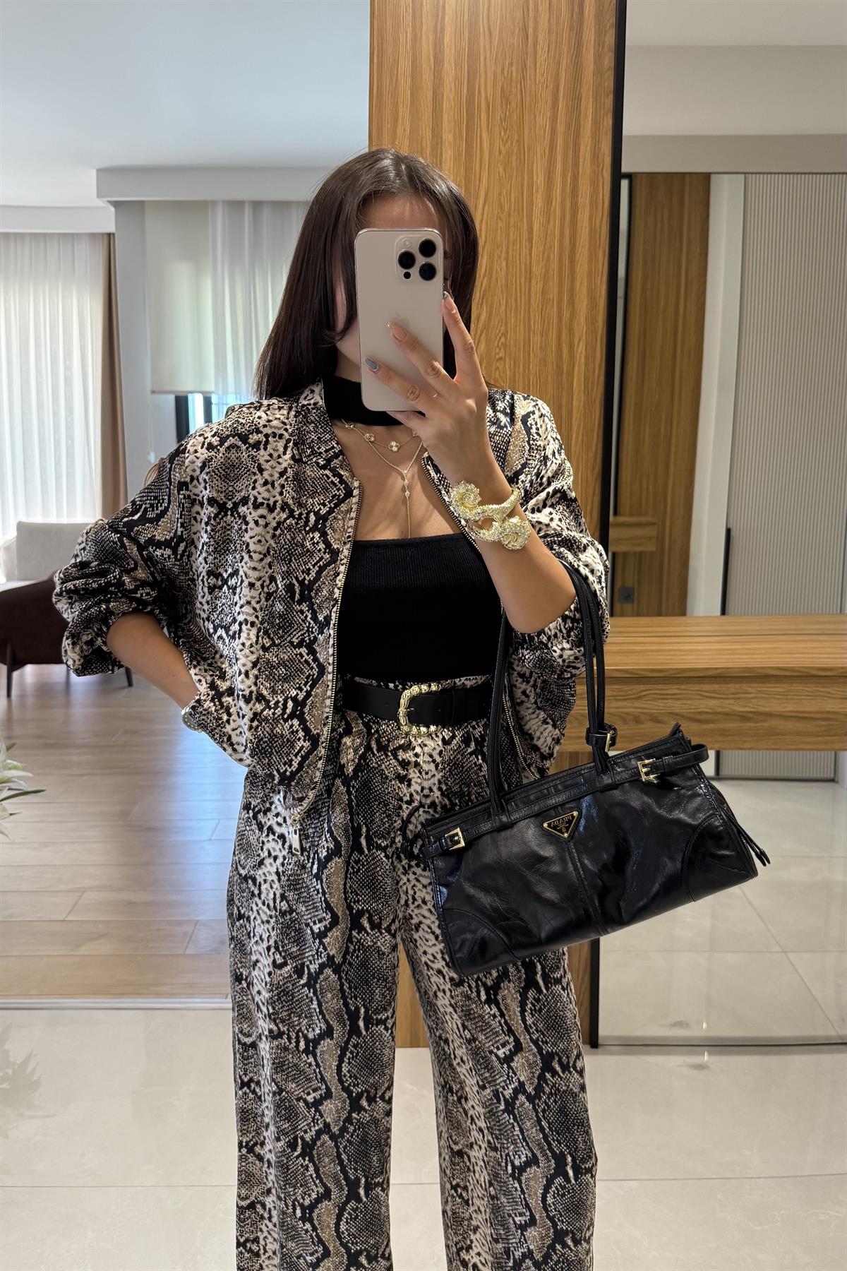 Elizza Piton Desen Fermuarlı Saten Ceket 