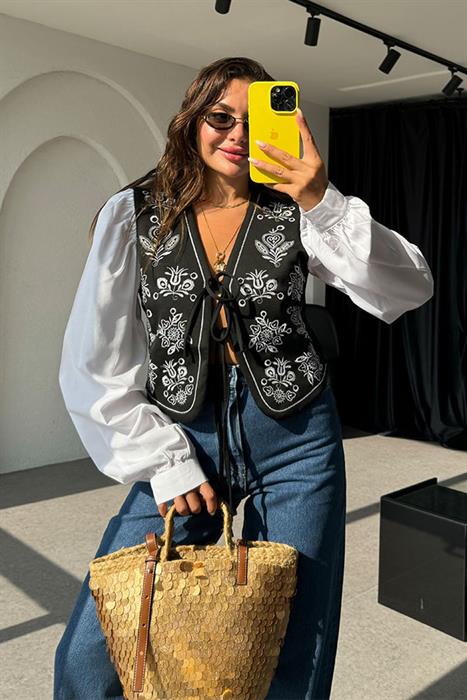 Elleni Nakış Detaylı Bağlamalı Tasarım Gömlek 