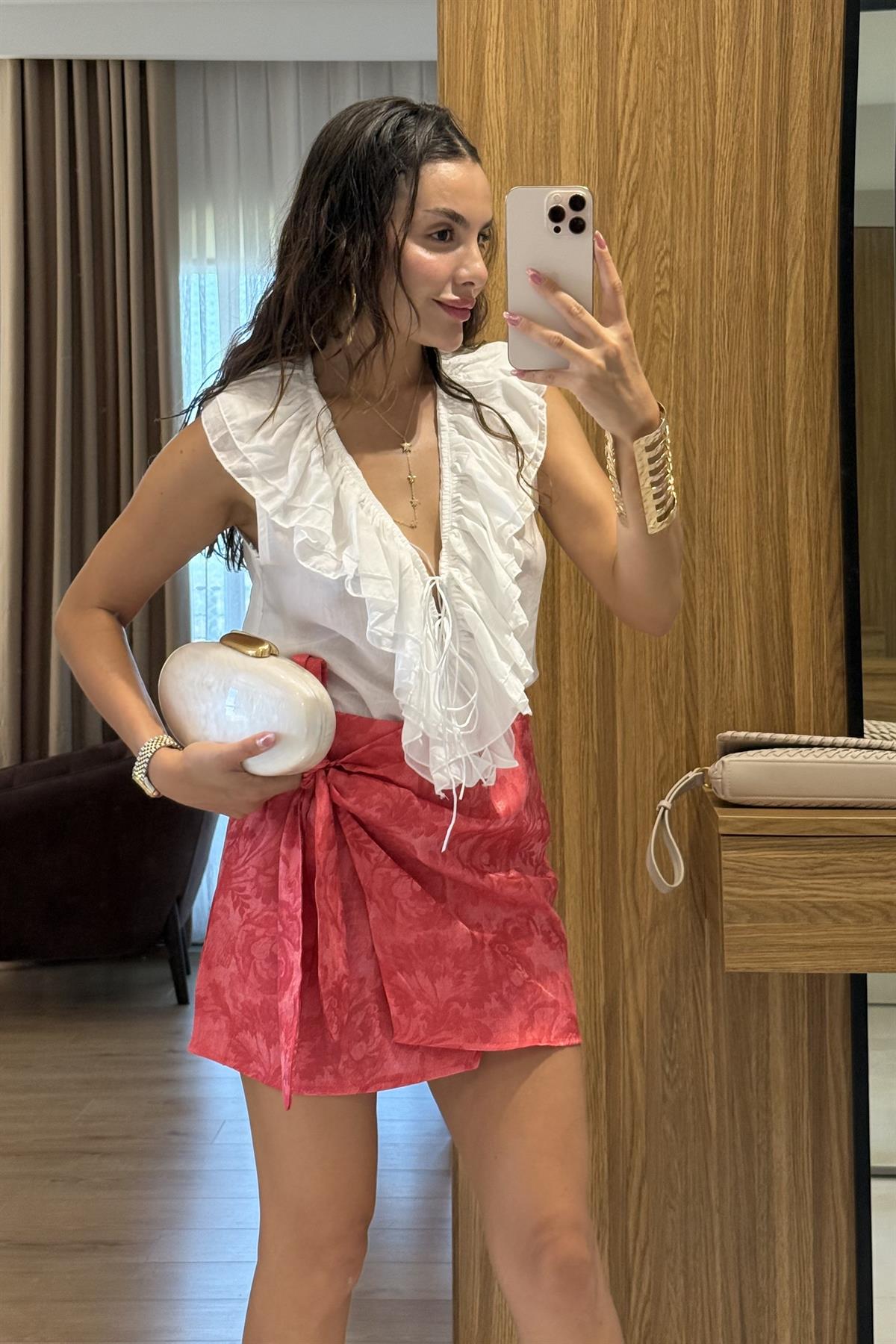 Elvia Beyaz Fırfırlı Bağlamalı Kolsuz Gömlek 