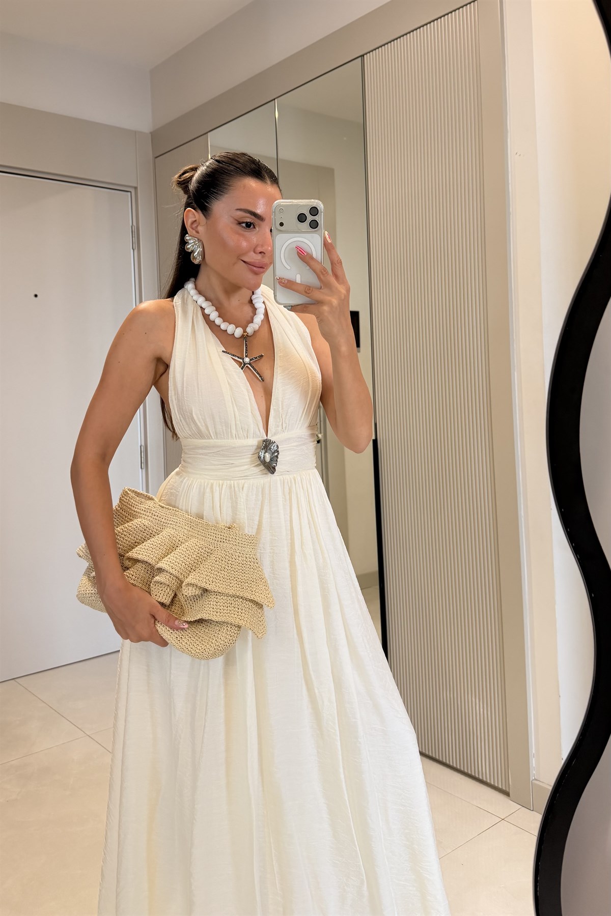 Emily Krem Astarlı Aksesuarlı Elbise