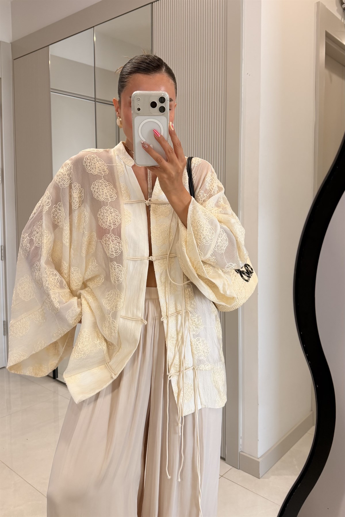 Emma Sarı İp Bağcıklı Brodeli Kimono Gömlek