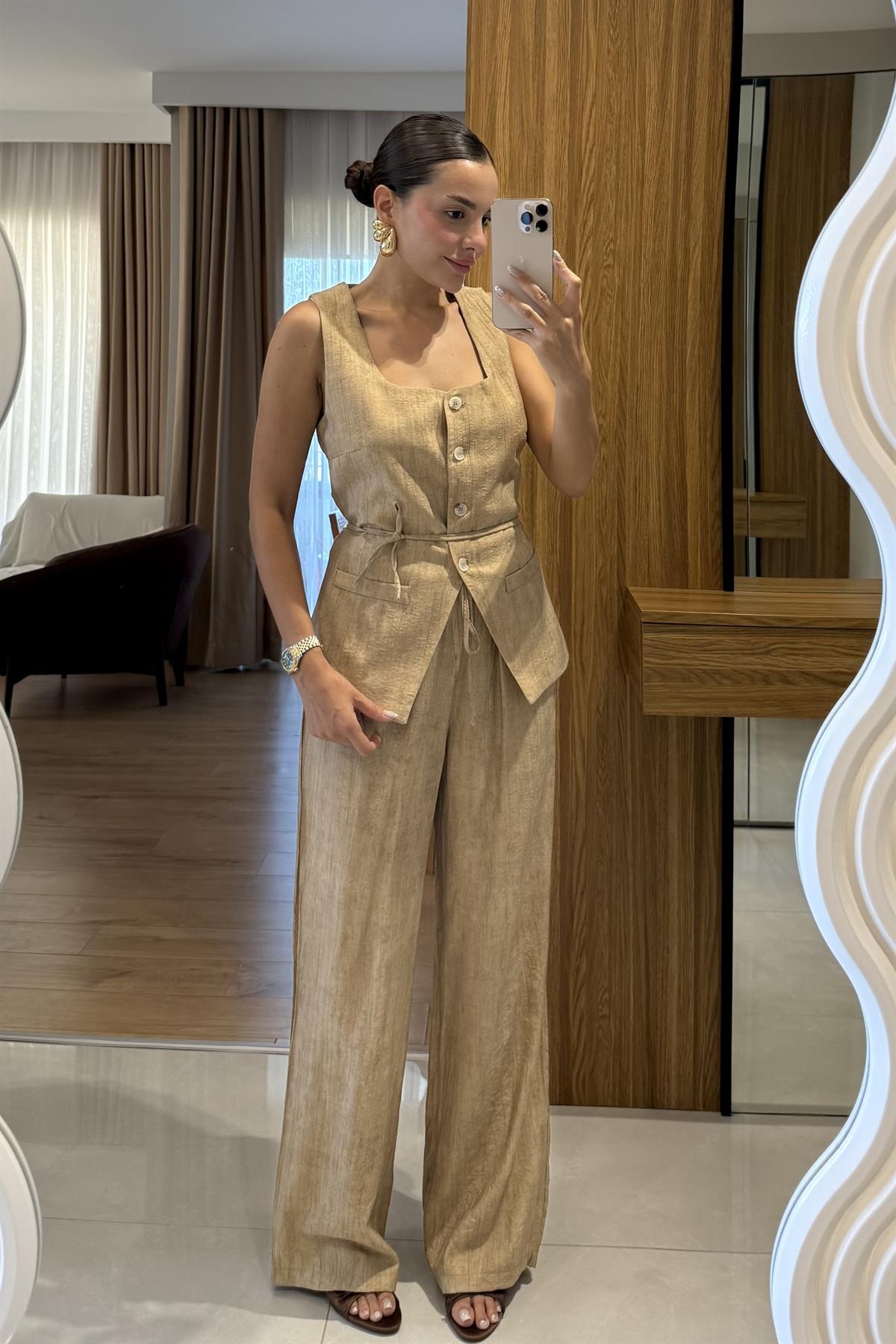 Emmy Karamel Yelekli Takım