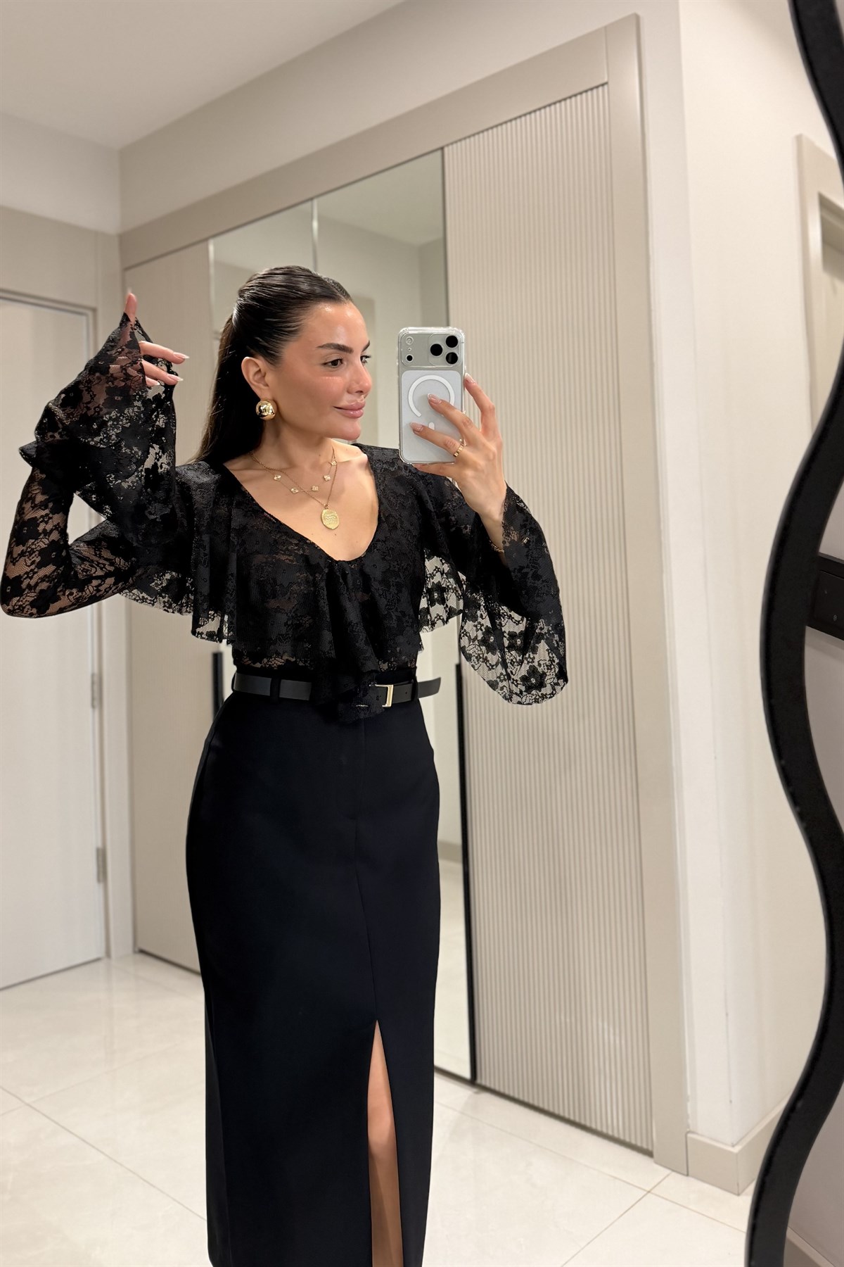 Endora Siyah Dantel Fırfır Detaylı Bluz