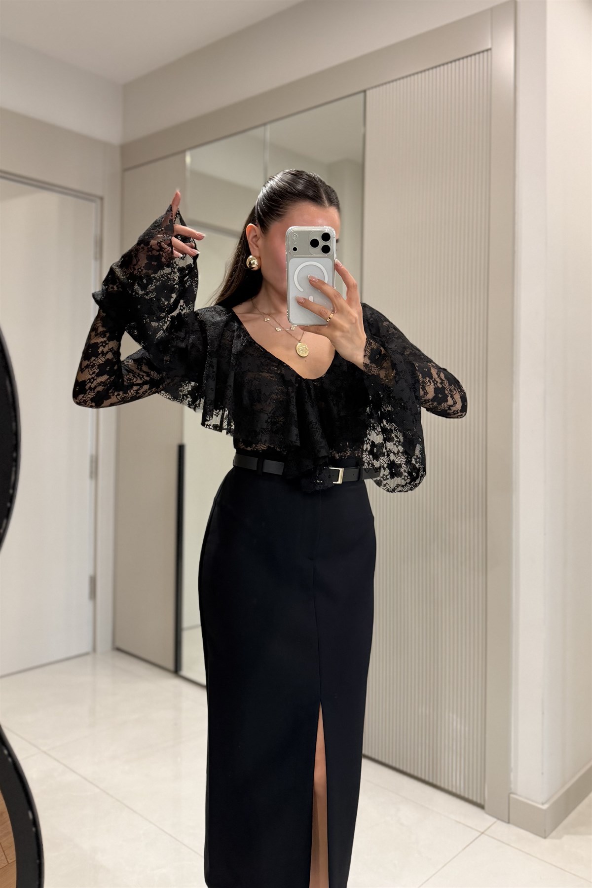 Endora Siyah Dantel Fırfır Detaylı Bluz