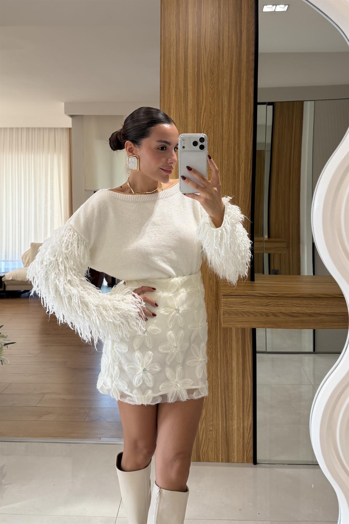 Famax Beyaz Çiçek Kabartma Etek