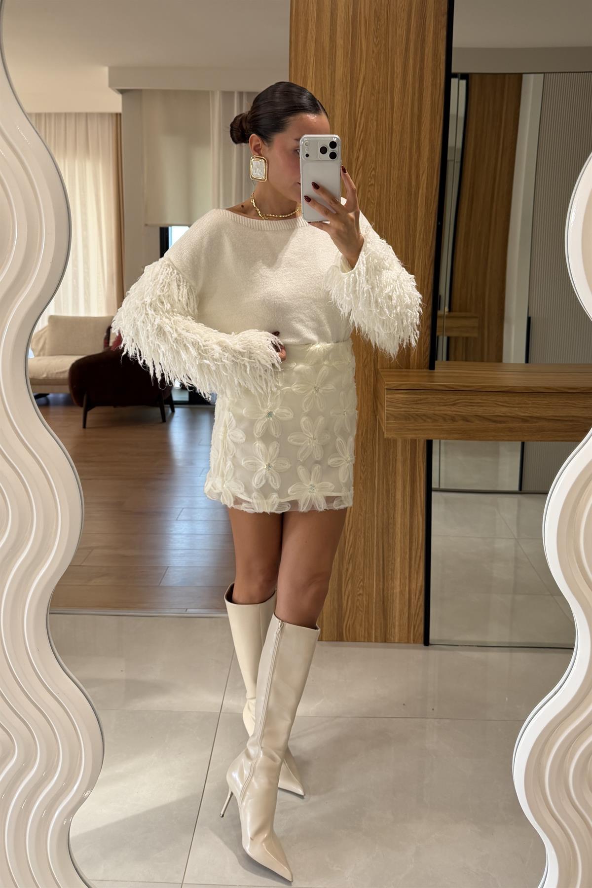 Famax Beyaz Çiçek Kabartma Etek