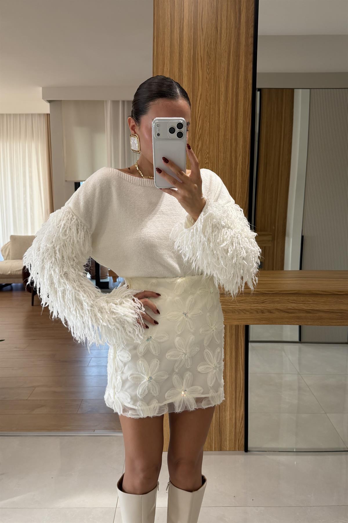 Famax Beyaz Çiçek Kabartma Etek