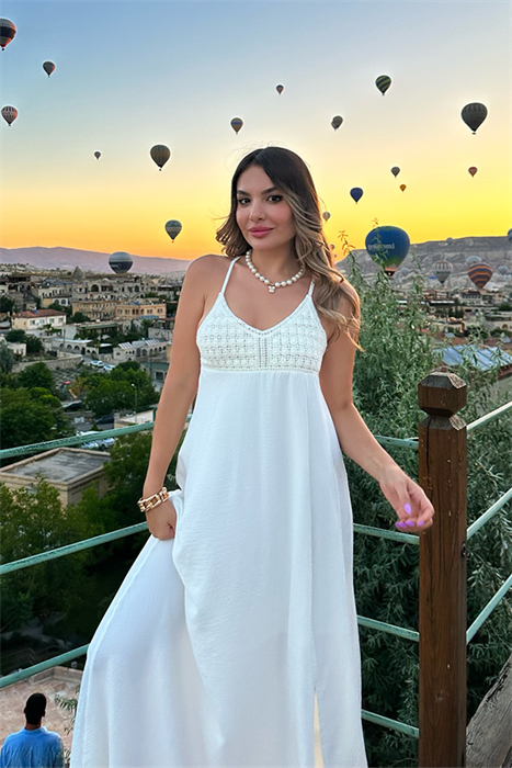 Farilya sırt dekolteli beyaz elbise