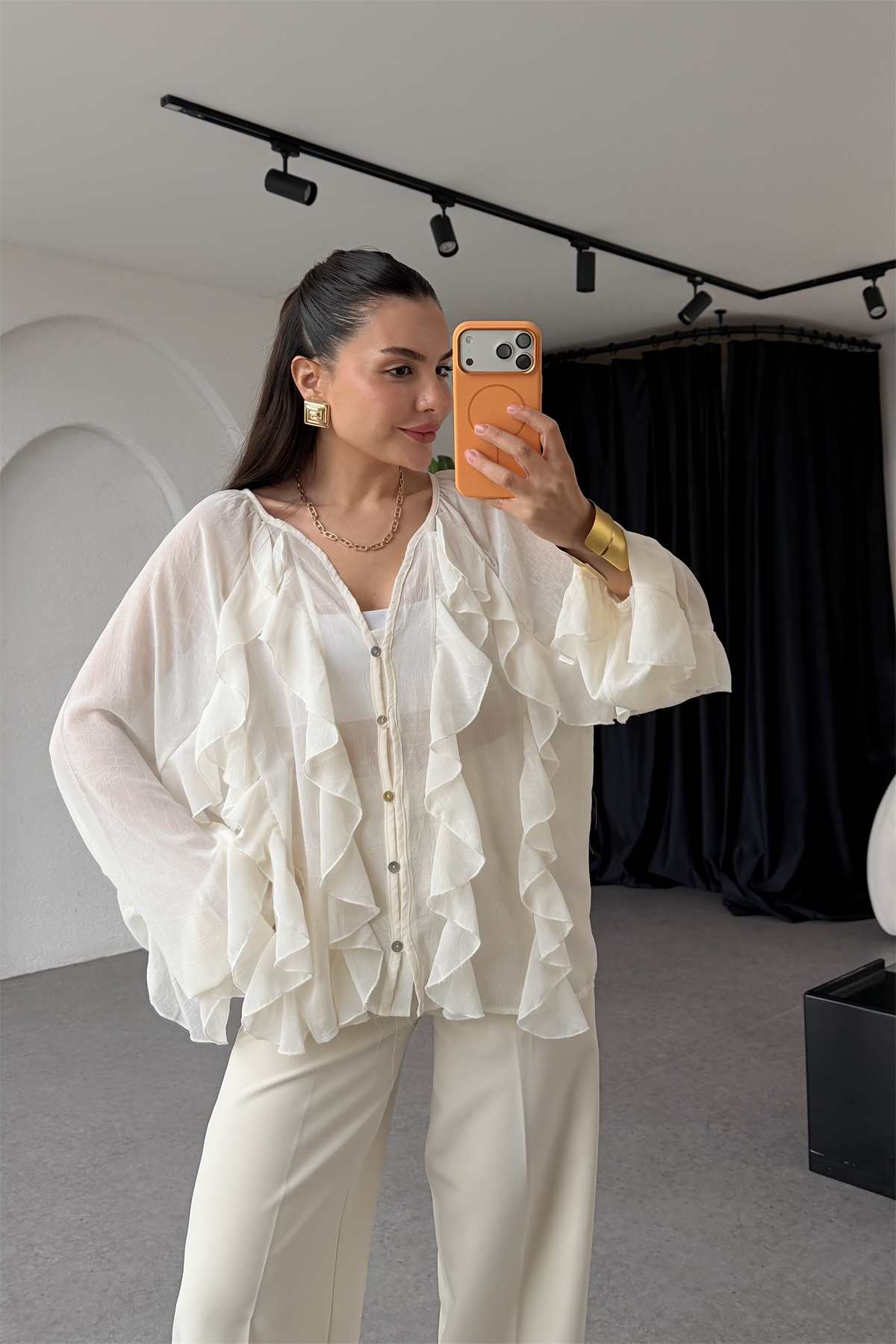 Farley Beyaz Fırfırlı Yarı Transparan Gömlek