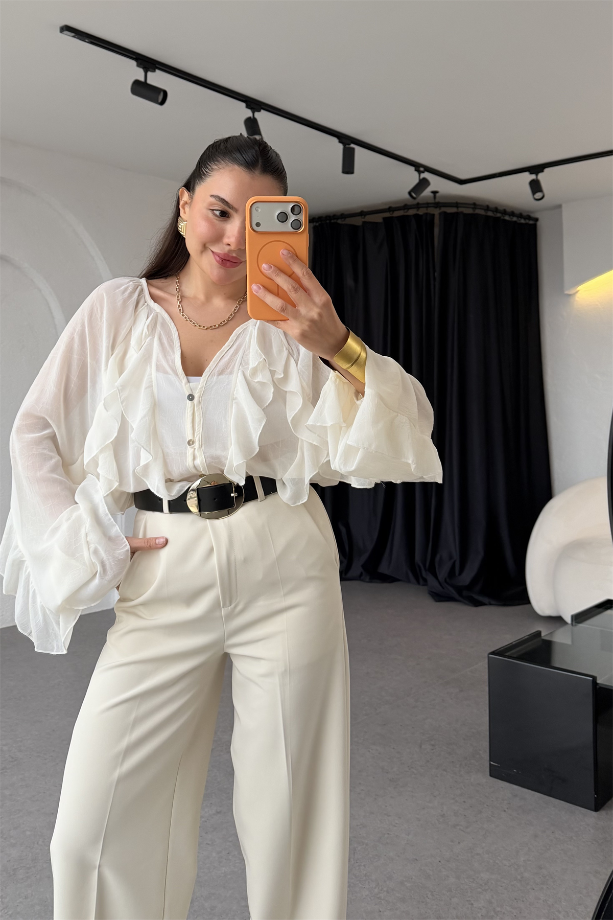 Farley Beyaz Fırfırlı Yarı Transparan Gömlek