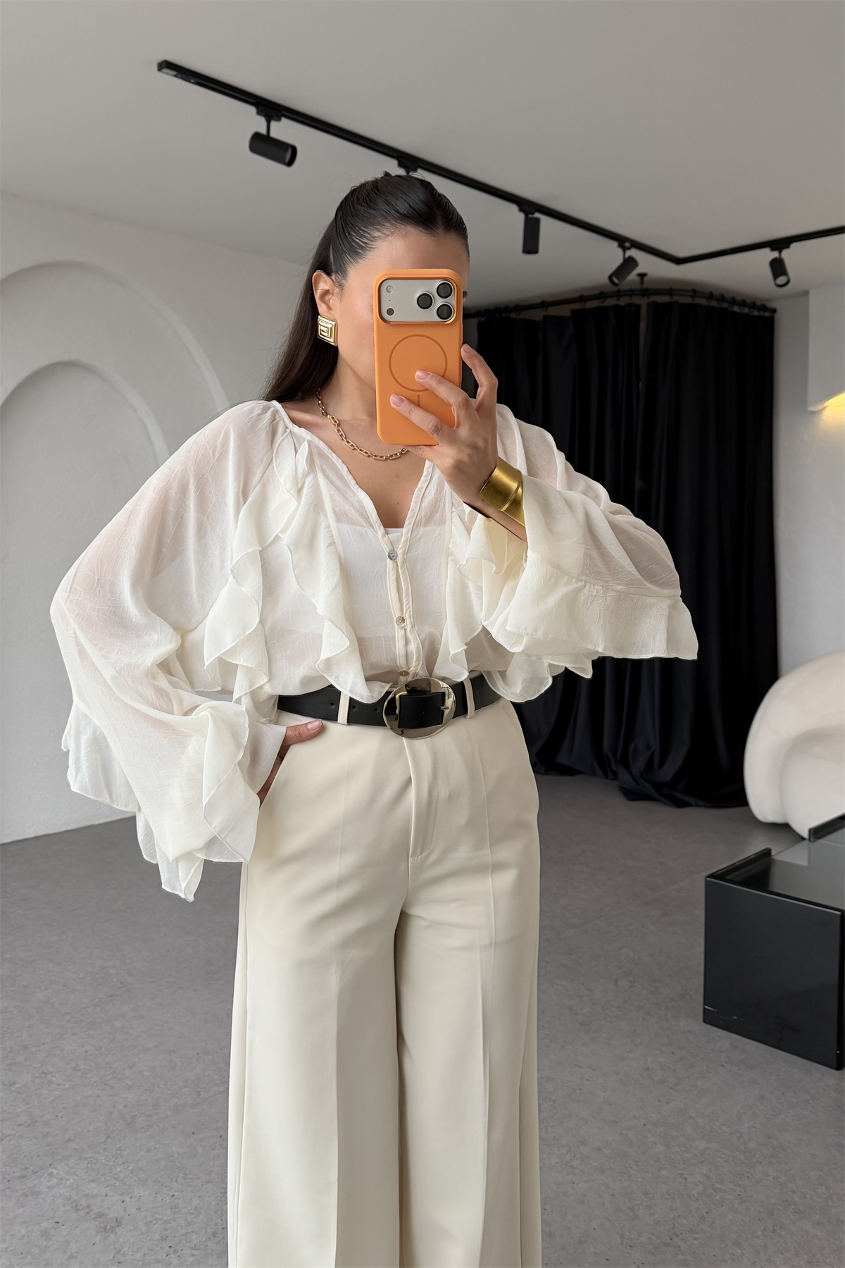 Farley Beyaz Fırfırlı Yarı Transparan Gömlek