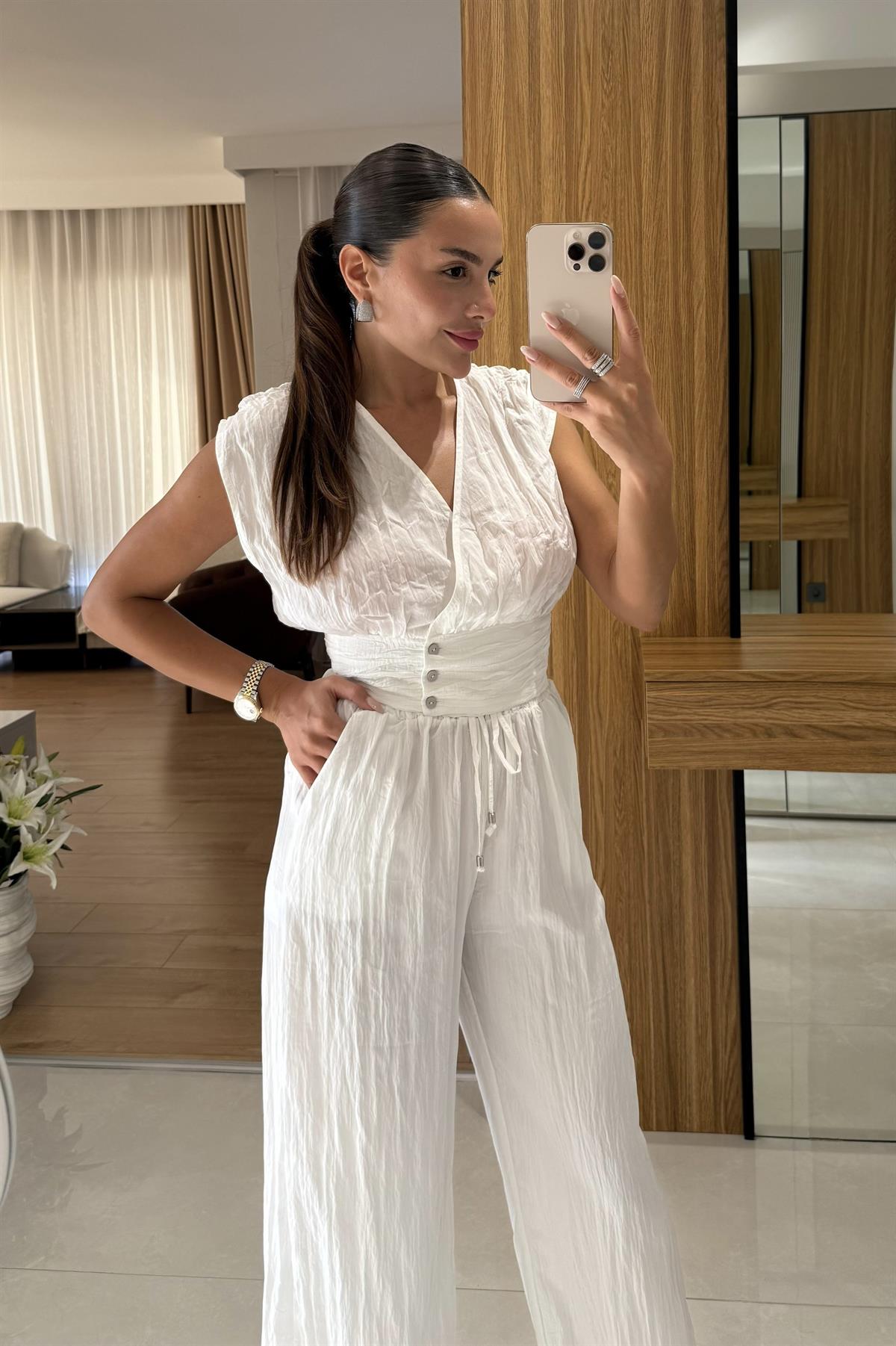 Fayora Ekru Kırışık Görünümlü Kolsuz Düğmeli Bluz