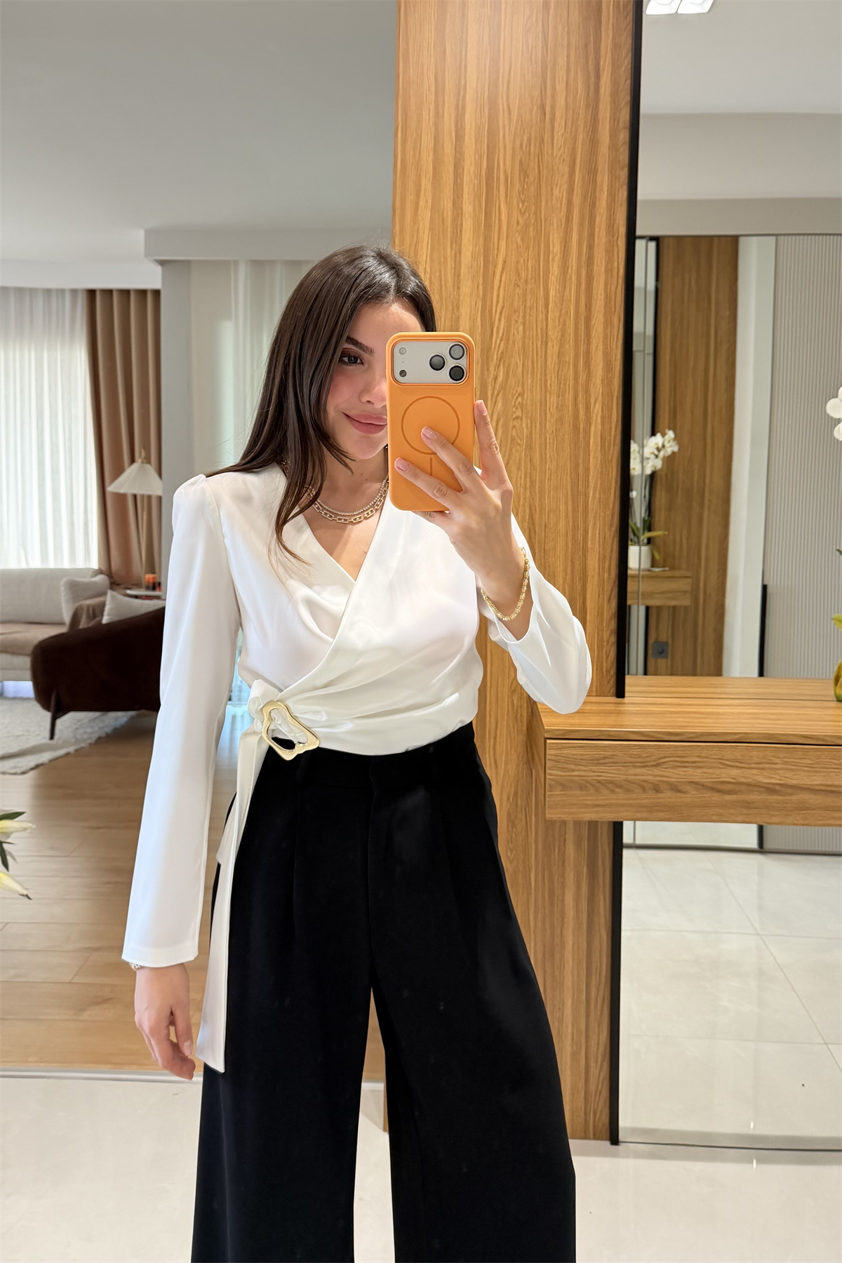 Felice Beyaz Tokalı Saten Gömlek